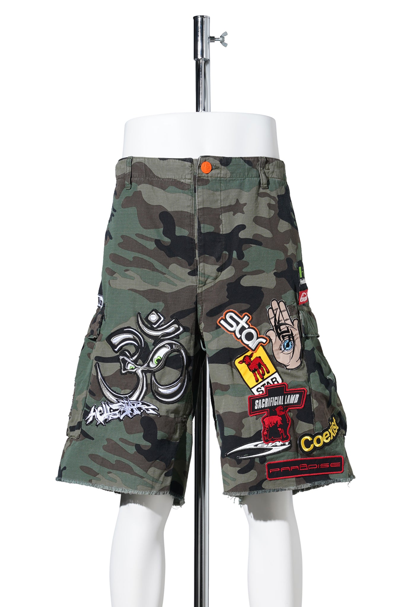 CAMO CARGO PATCHED SHORTS / CAMO