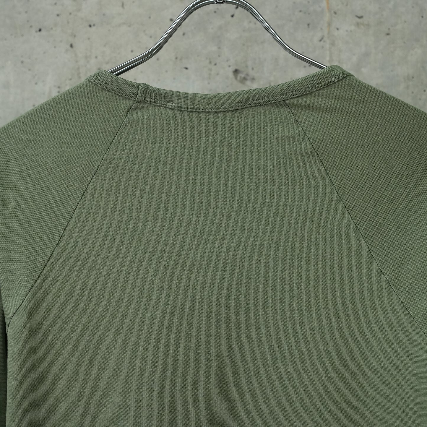 T-SHIRT / ARMY GREEN