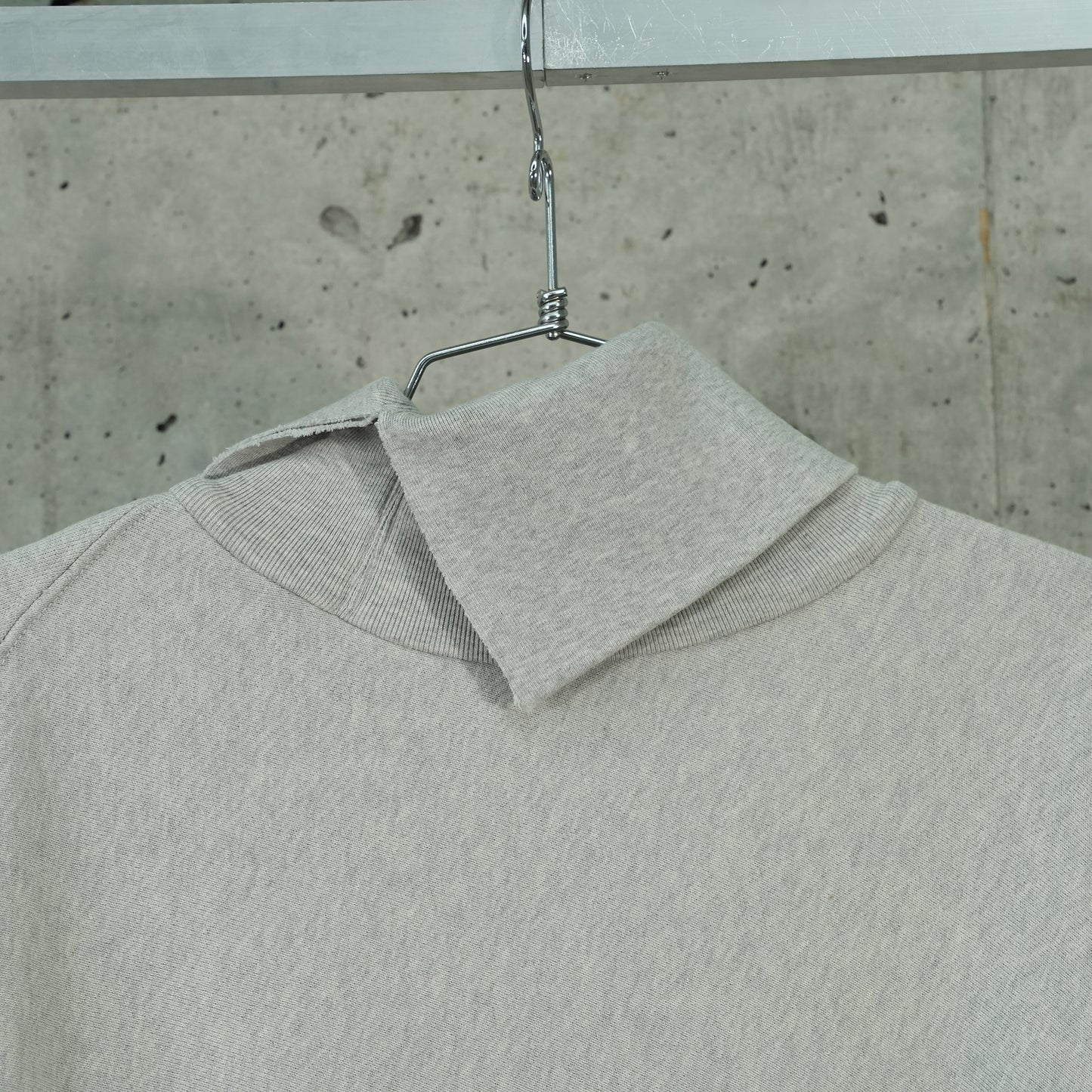 SWEATSHIRT / 030:MEDIUM GRAY