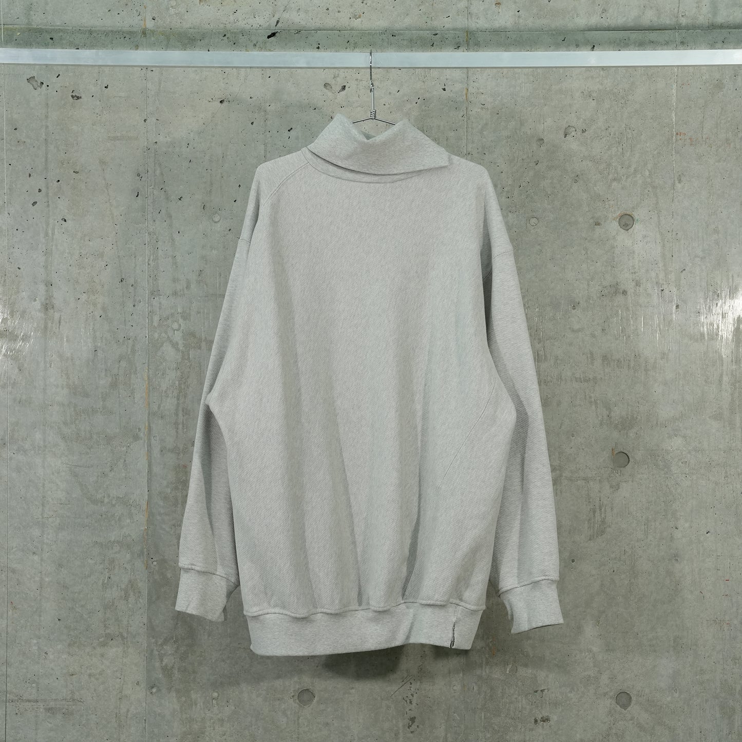 SWEATSHIRT / 030:MEDIUM GRAY