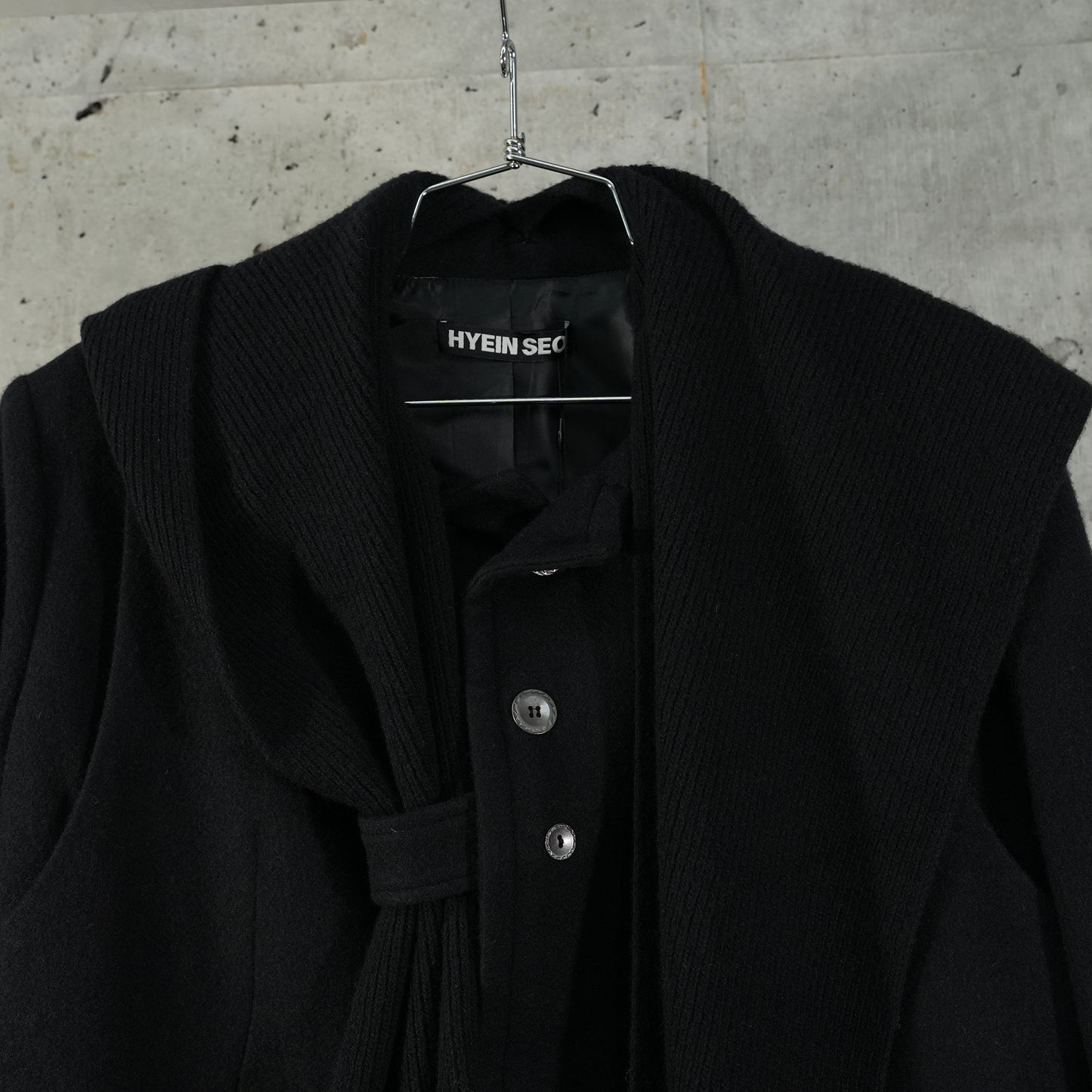 COAT w/ HOOD MUFFLER / BLACK