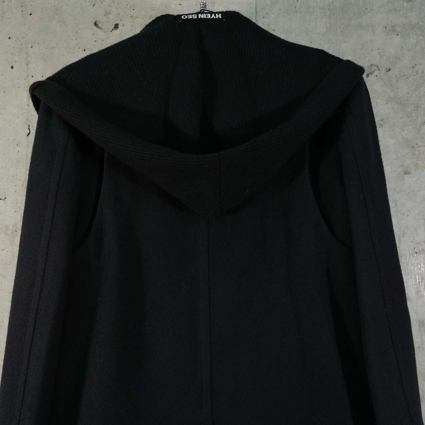 COAT w/ HOOD MUFFLER / BLACK