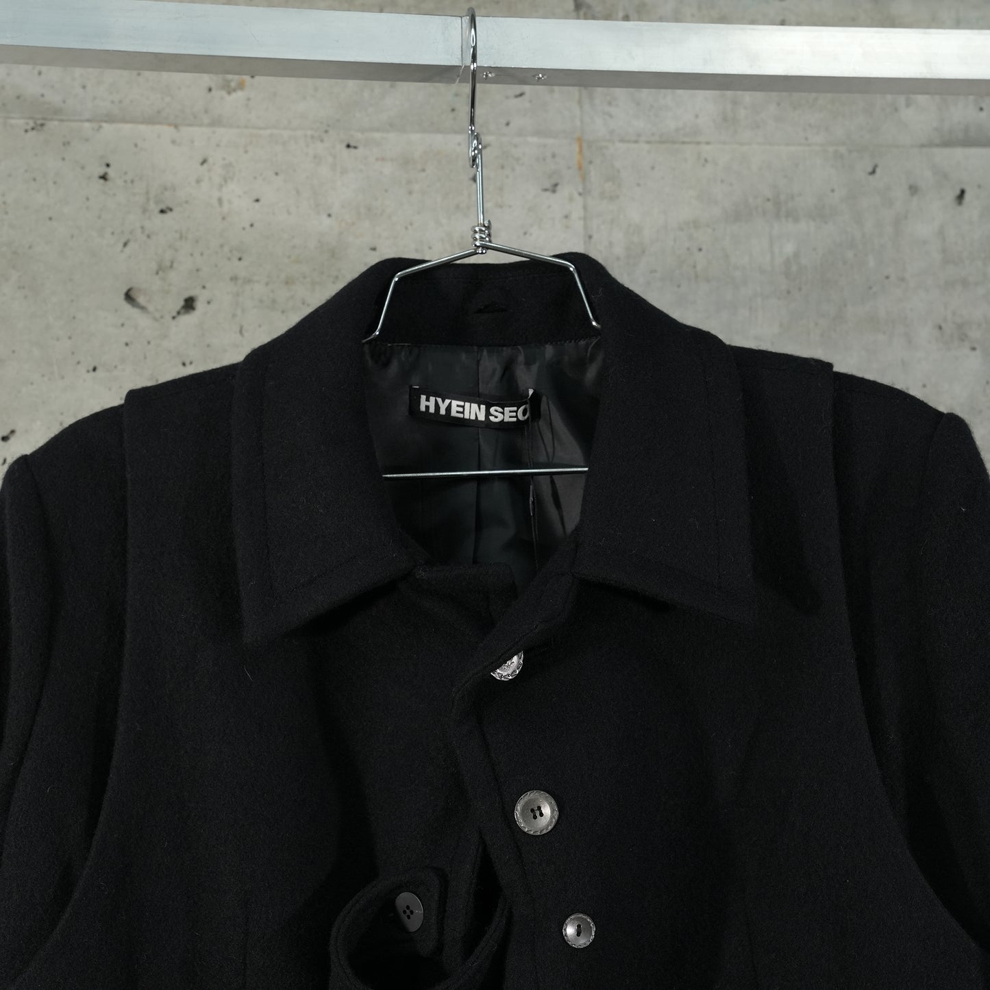 COAT w/ HOOD MUFFLER / BLACK