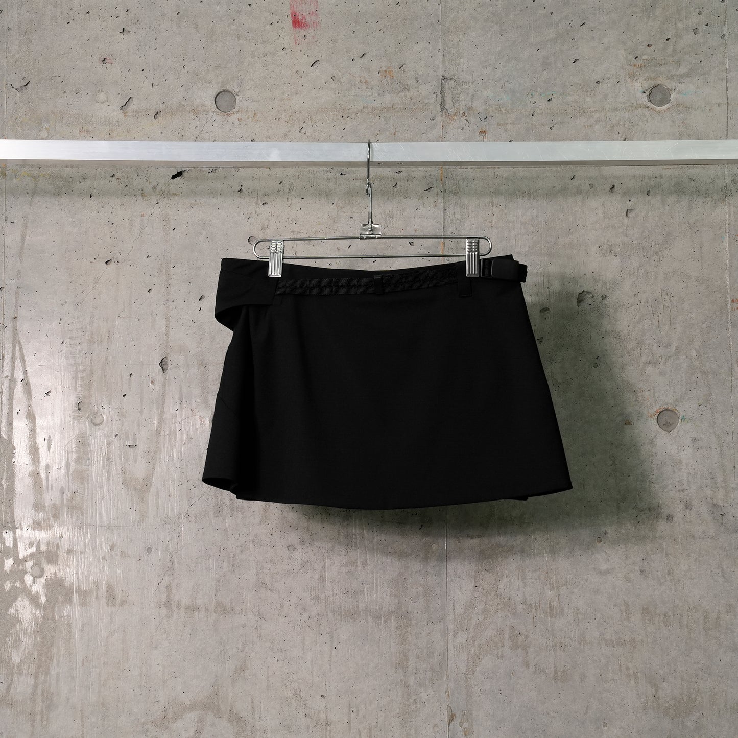 CINCHED MINI SKIRT w/ BELT / BLACK