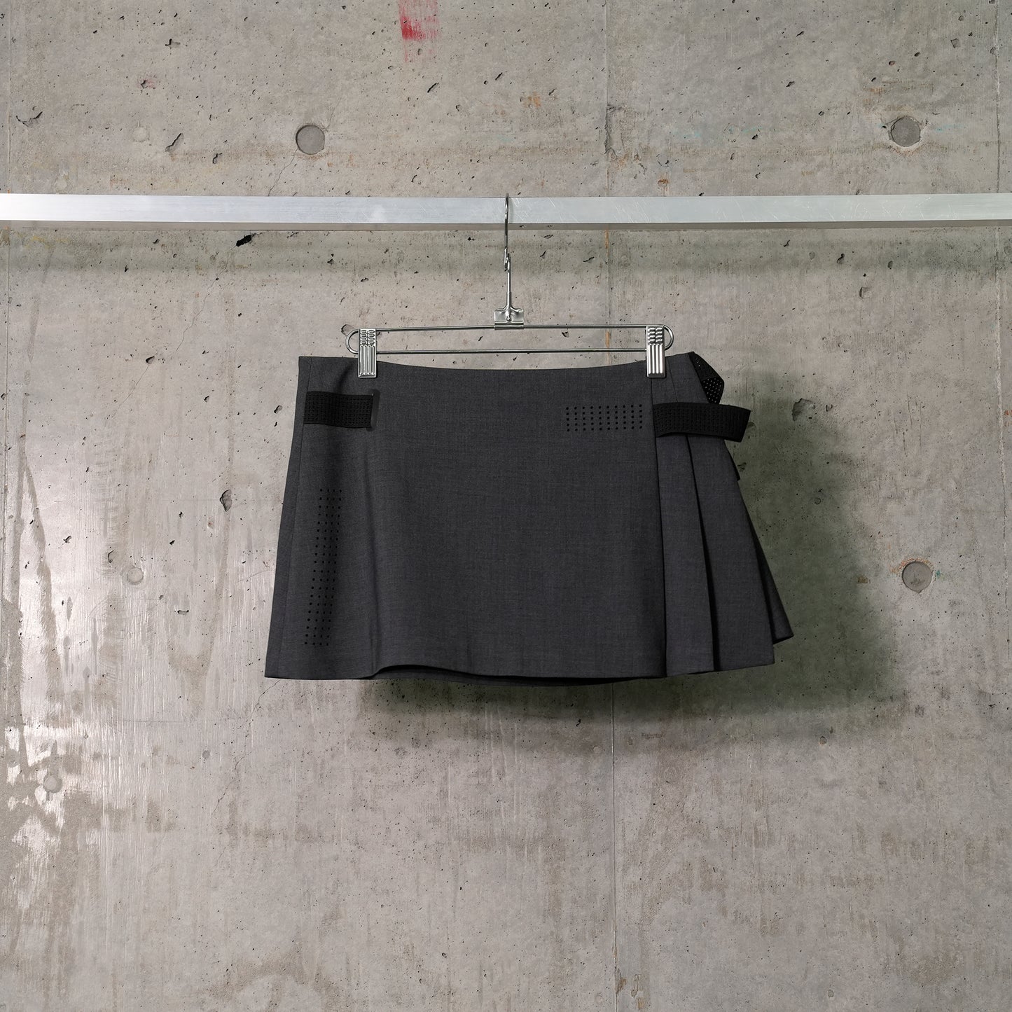 PLEATED WRAP SKIRT / DARK GREY