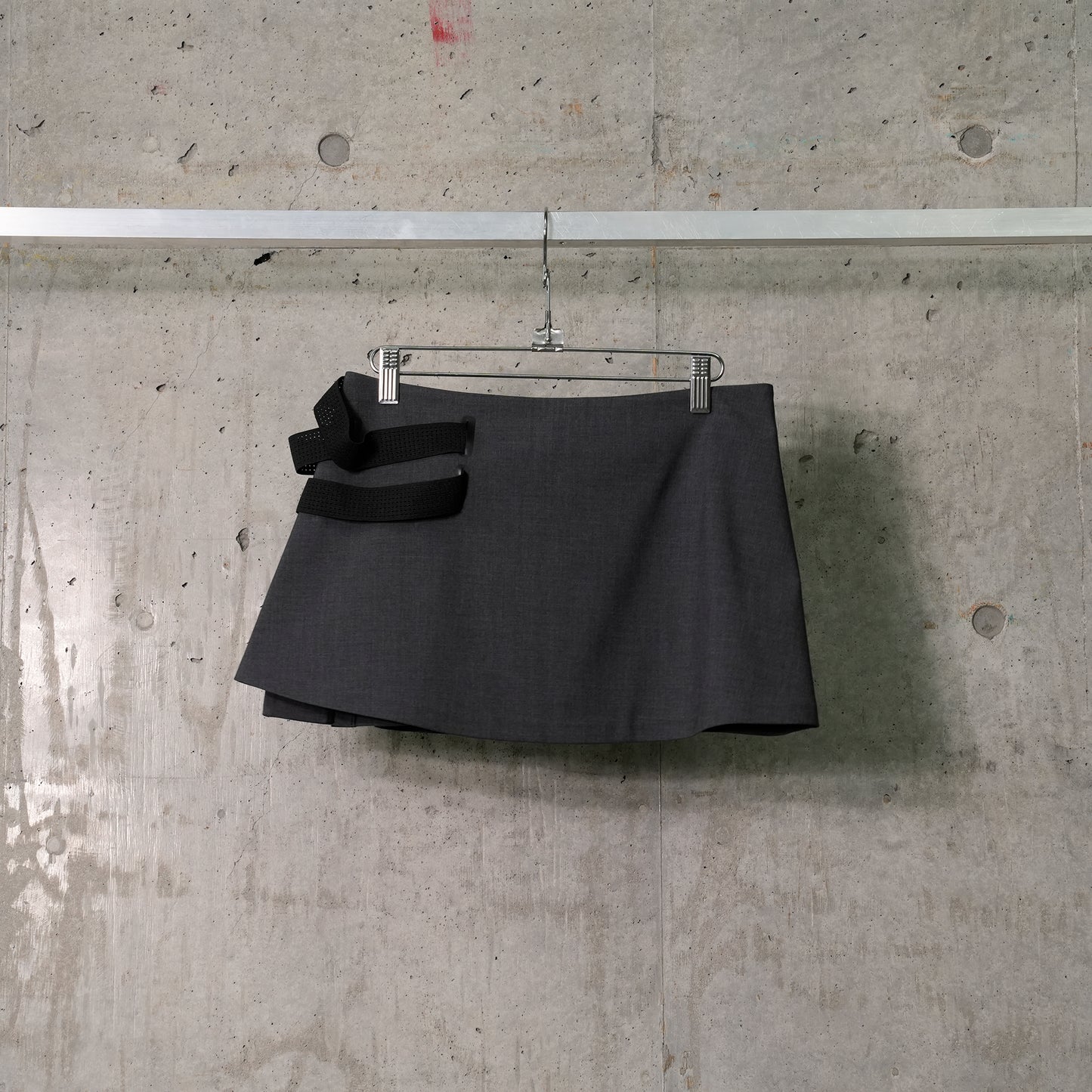 PLEATED WRAP SKIRT / DARK GREY