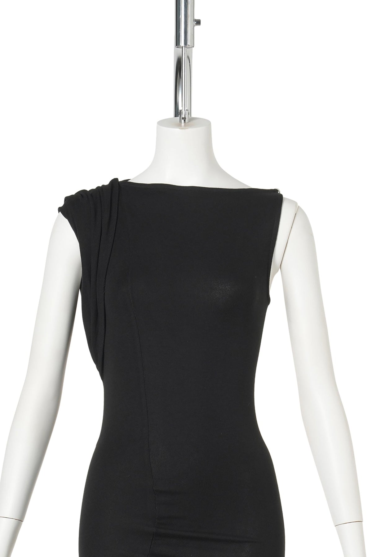 HOODED SLEEVELESS / BLACK