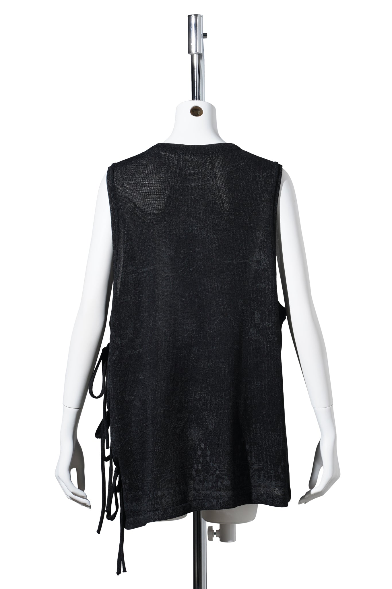 SLEEVELESS KNIT W/ MACRAME HOODIE / BLACK