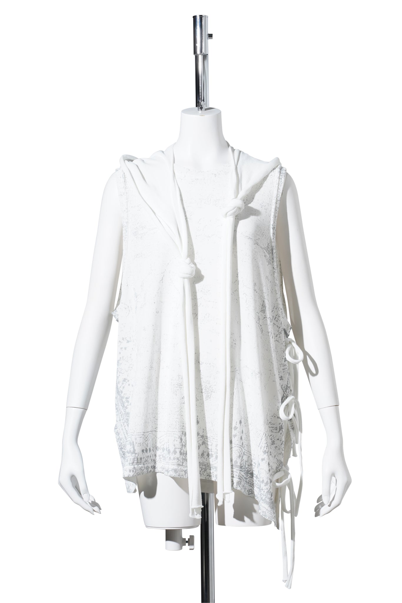 SLEEVELESS KNIT W/ MACRAME HOODIE / WHITE