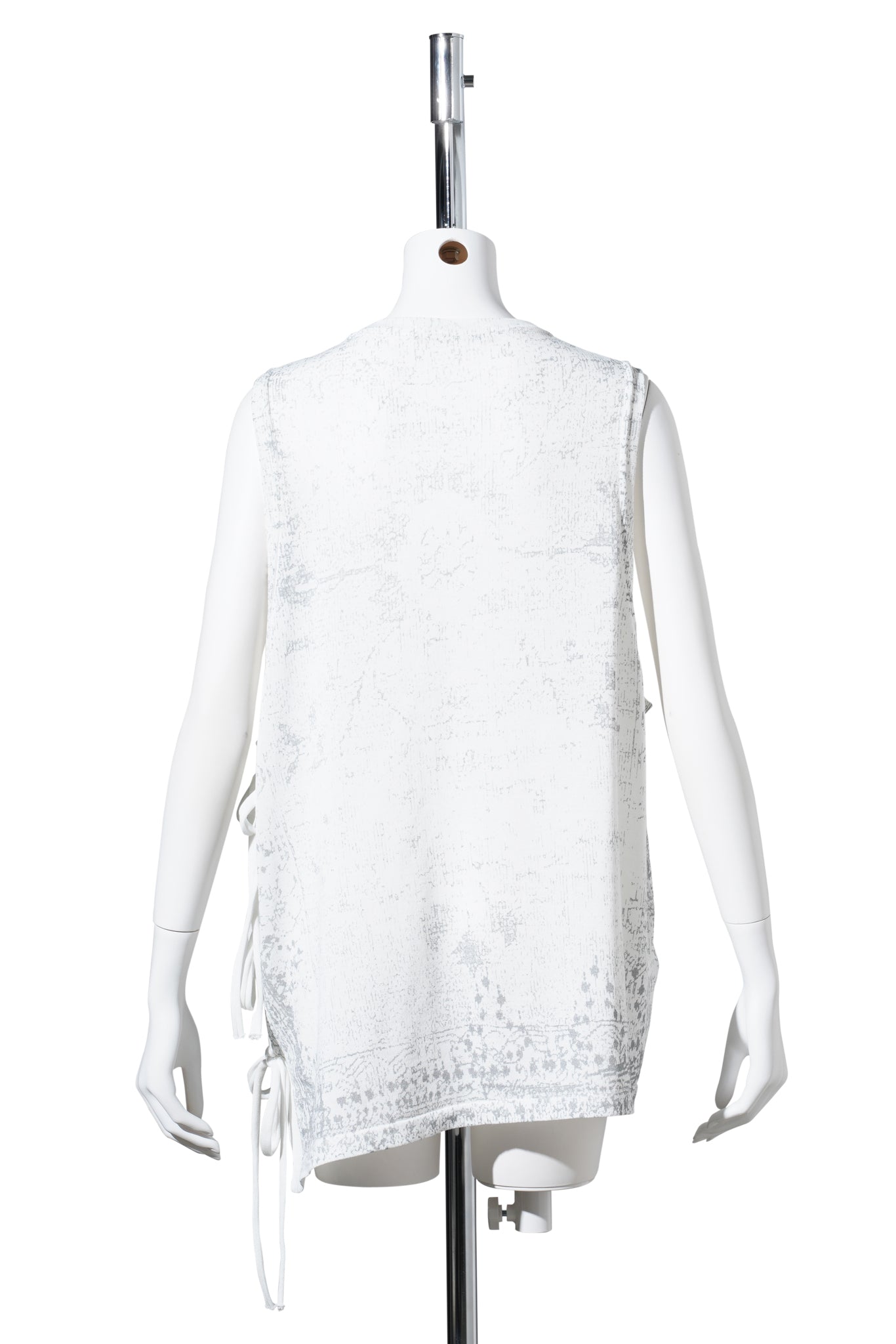 SLEEVELESS KNIT W/ MACRAME HOODIE / WHITE