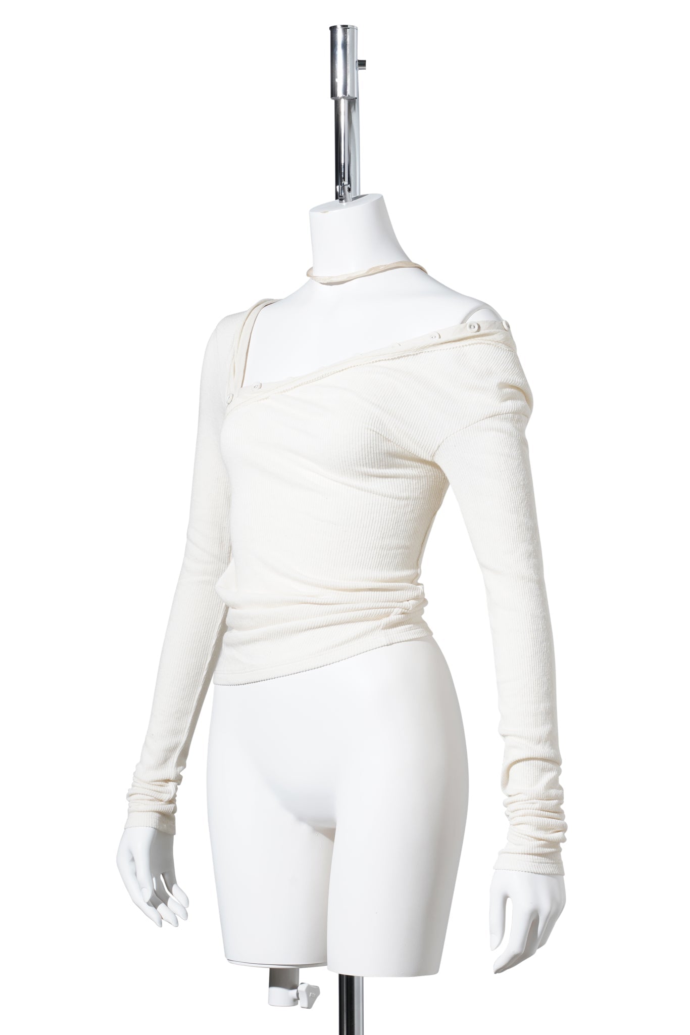 TWISTED LONG SLEEVE W/ NECKLACE / IVORY