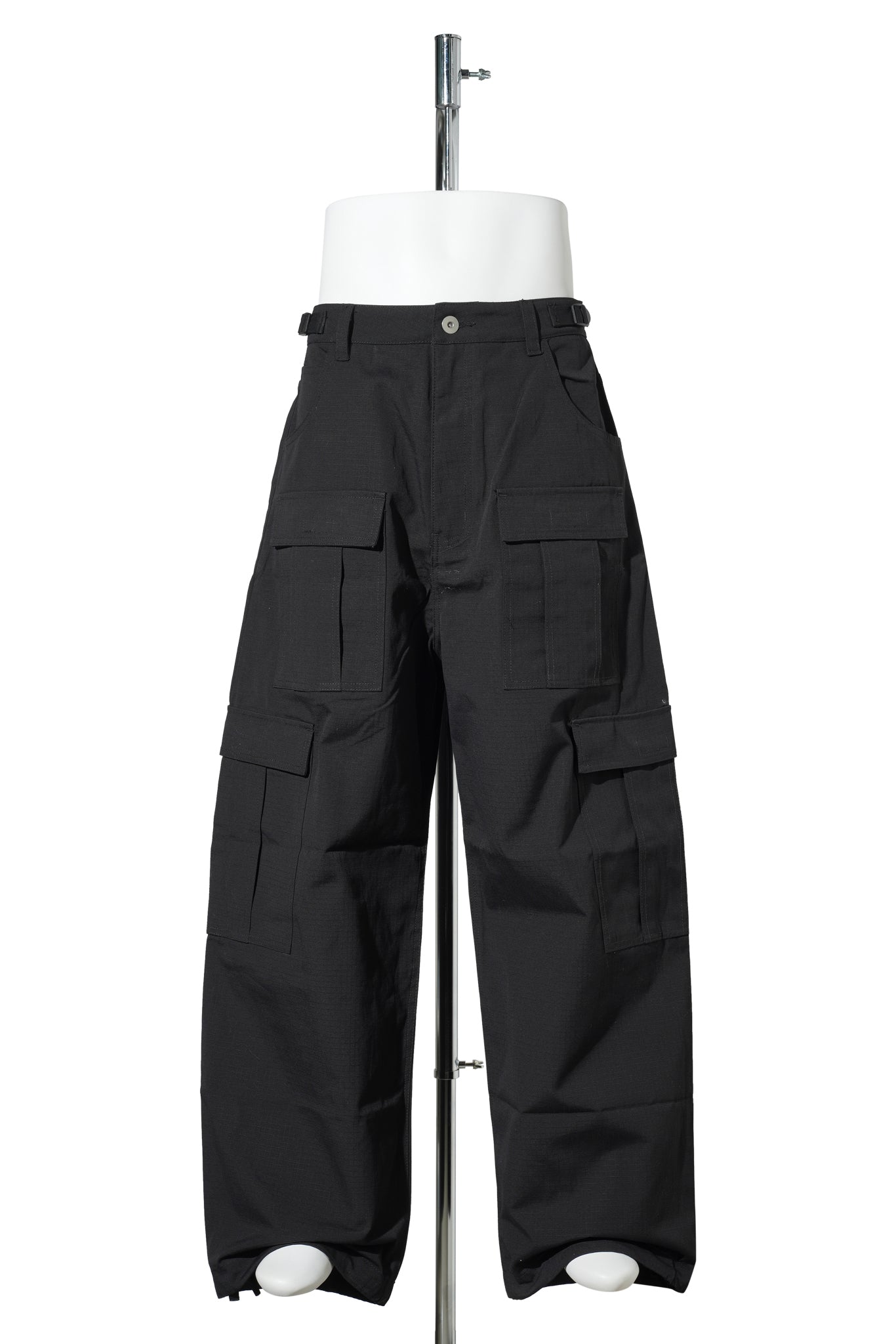BLACK CARGOS / BLACK