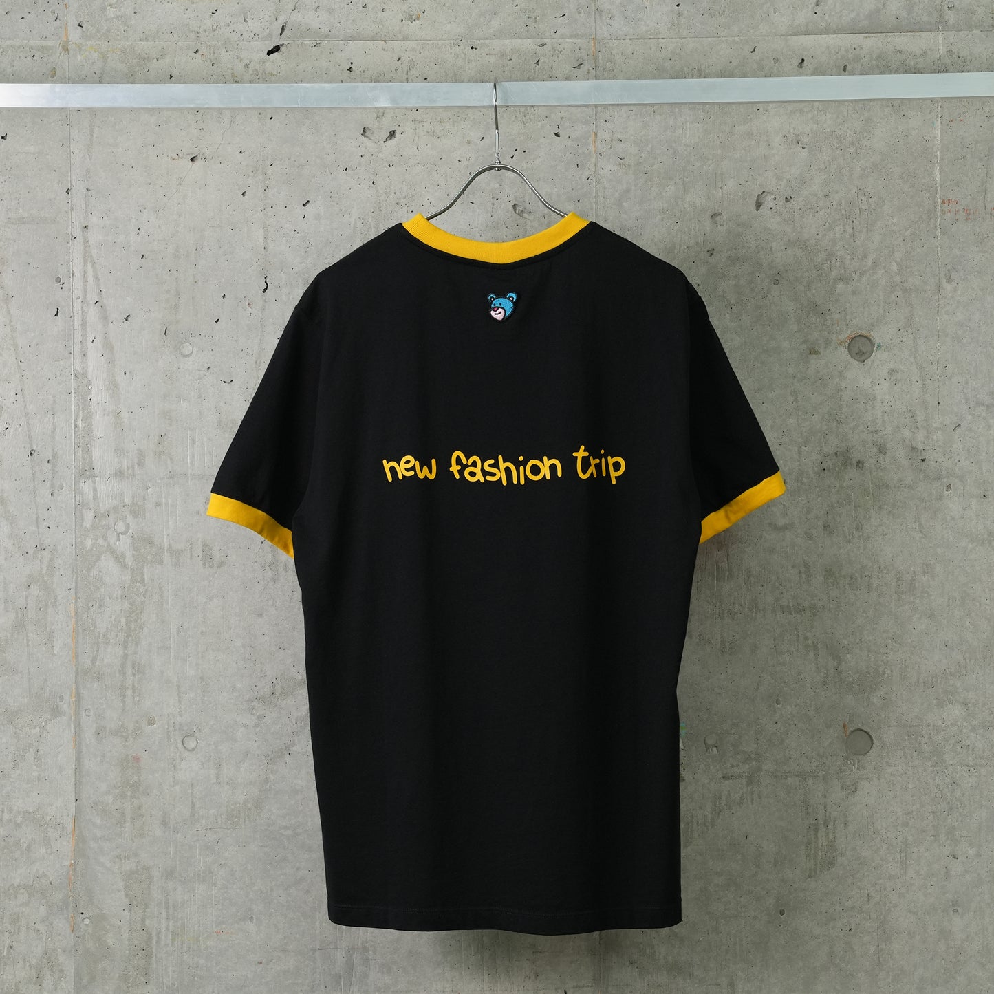 T-SHIRT UNISEX / 110:NERO/BLACK-GIALLO OCRA/OCRA YELLOW