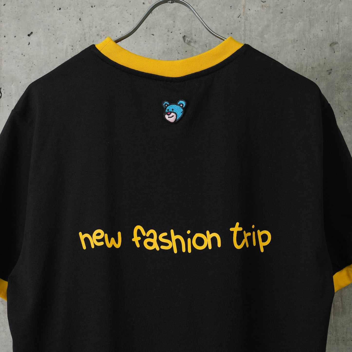 T-SHIRT UNISEX / 110:NERO/BLACK-GIALLO OCRA/OCRA YELLOW