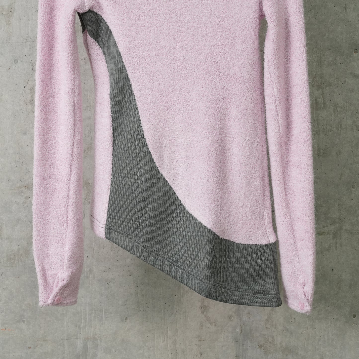 CURVED TURTLE NECK SWEATER / COTTON CANDY