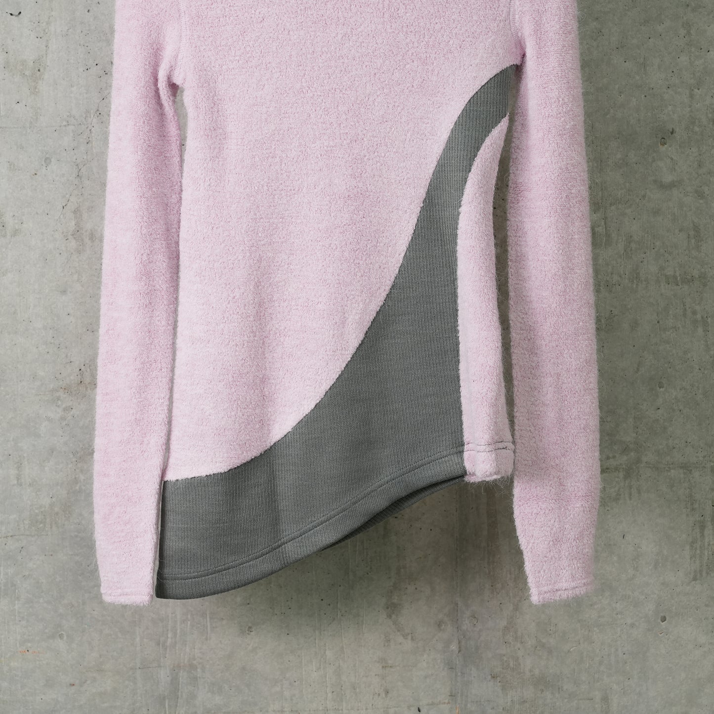 CURVED TURTLE NECK SWEATER / COTTON CANDY