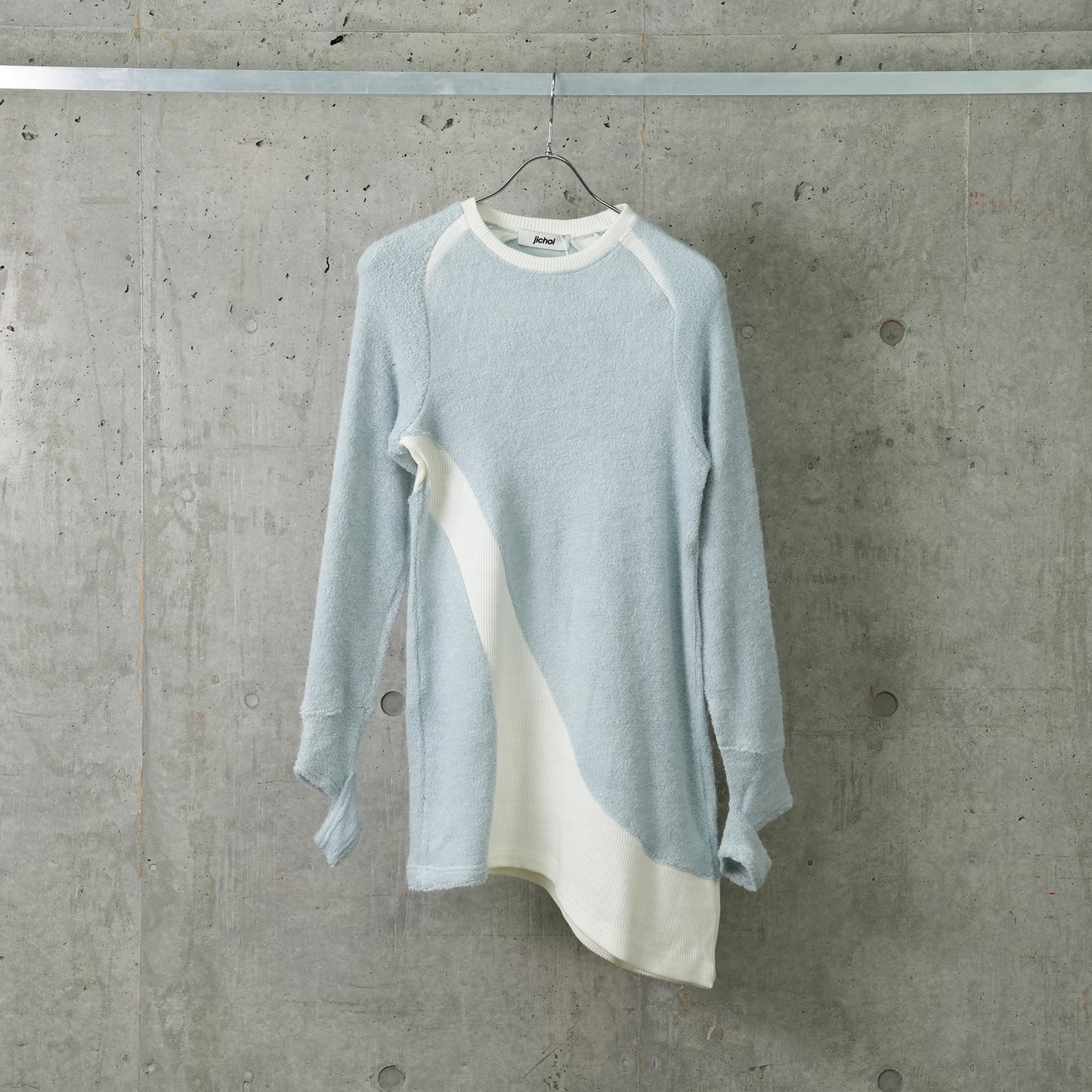 CURVED RAGLAN SWEATER / DAY SKY