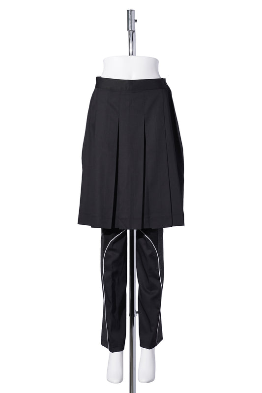 PLEATED SKIRT WITH LEG WARMERS / BLACK