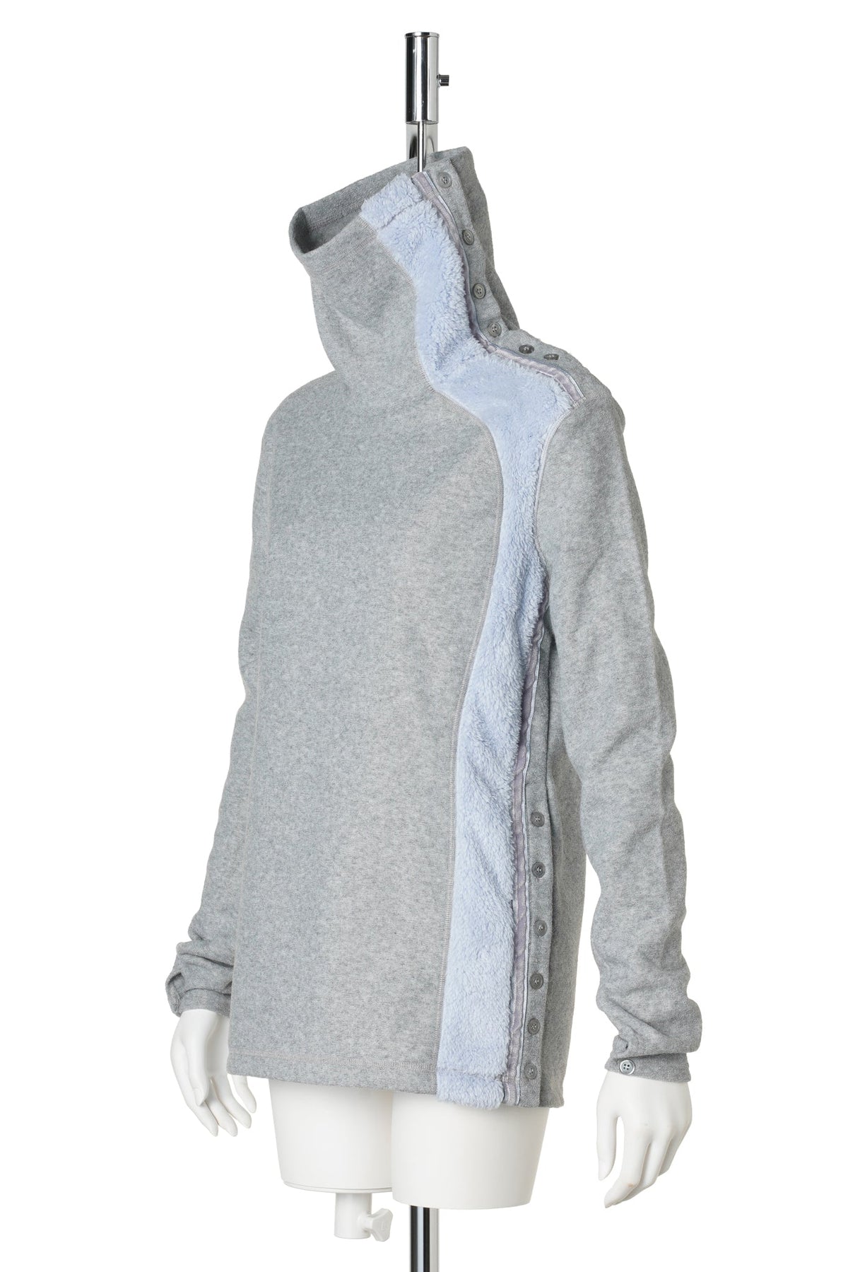 BUTTON POLAR NECK SWEATER / LIGHT GREY/LILAC