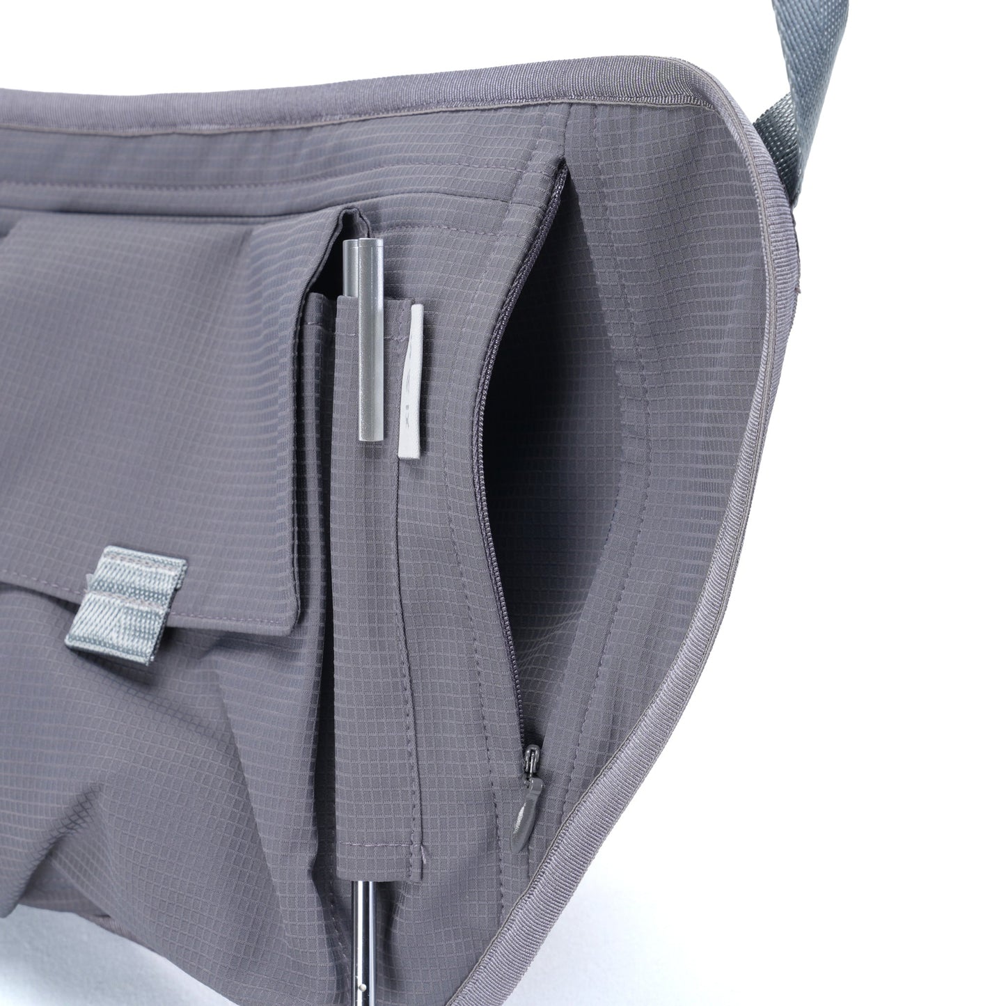 TRAINER BODY BAG / SLATE GREY