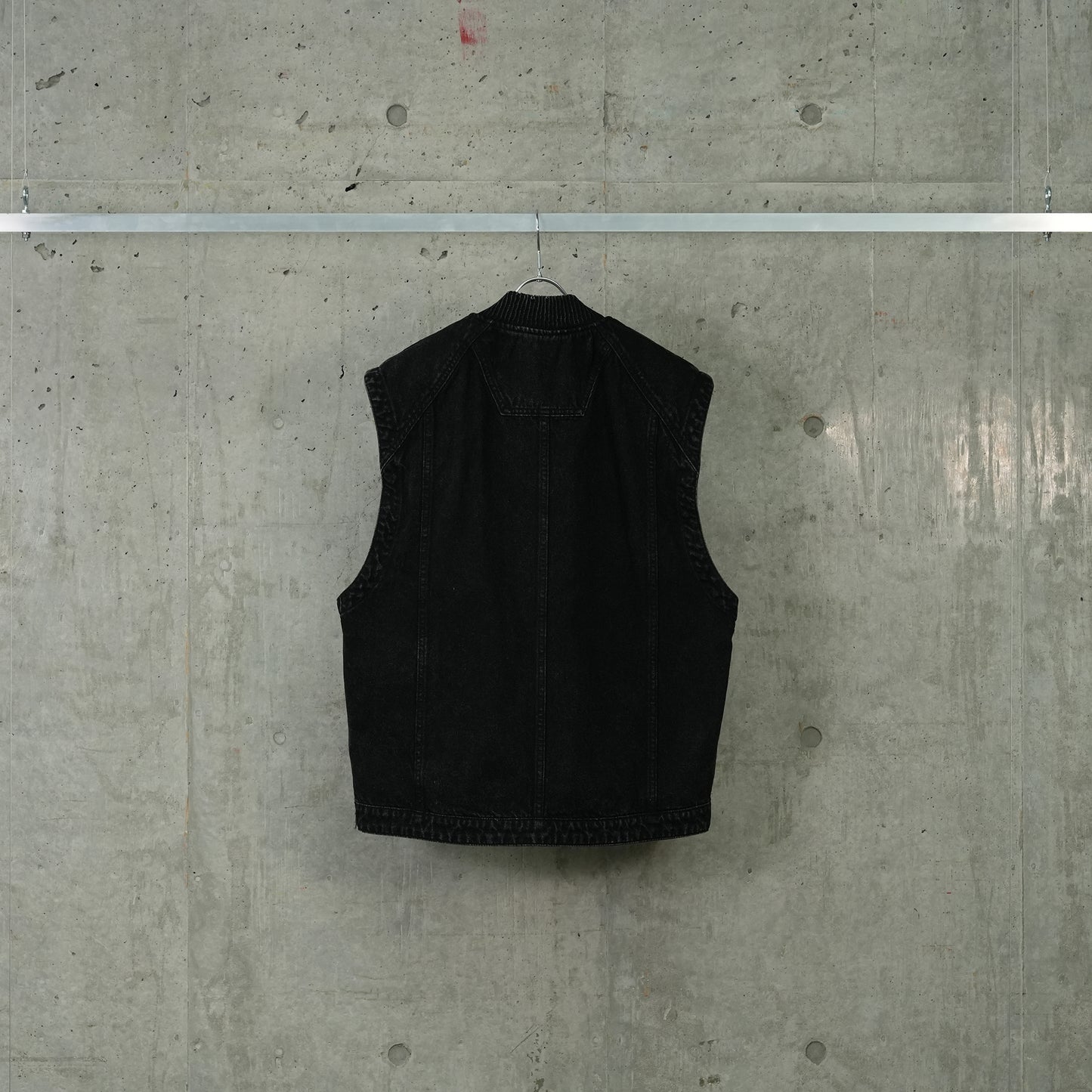 ZIP-UP VEST / BLACK