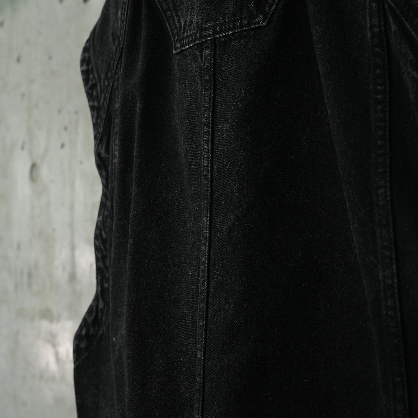 ZIP-UP VEST / BLACK