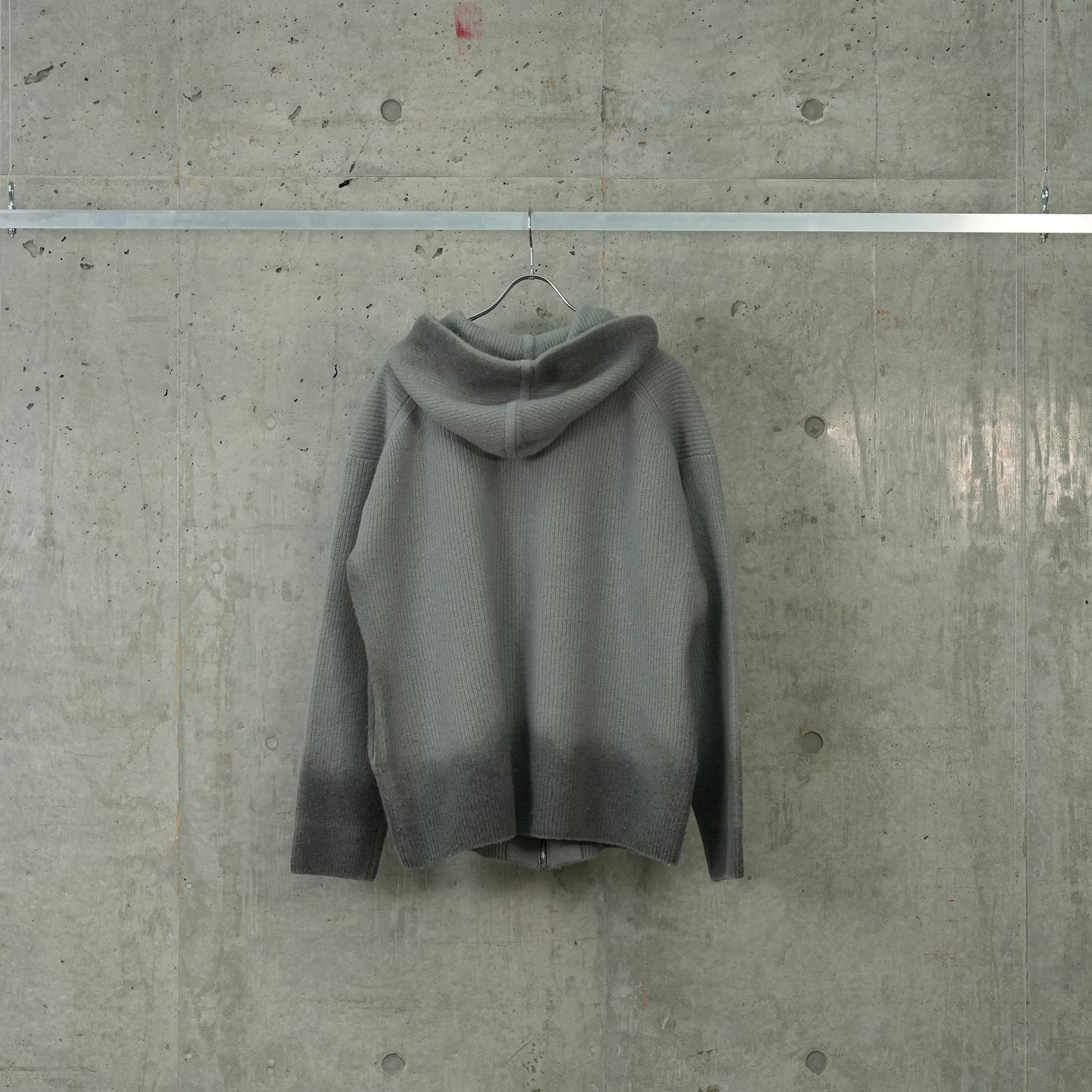 ZIP-UP HOODIE / ASH