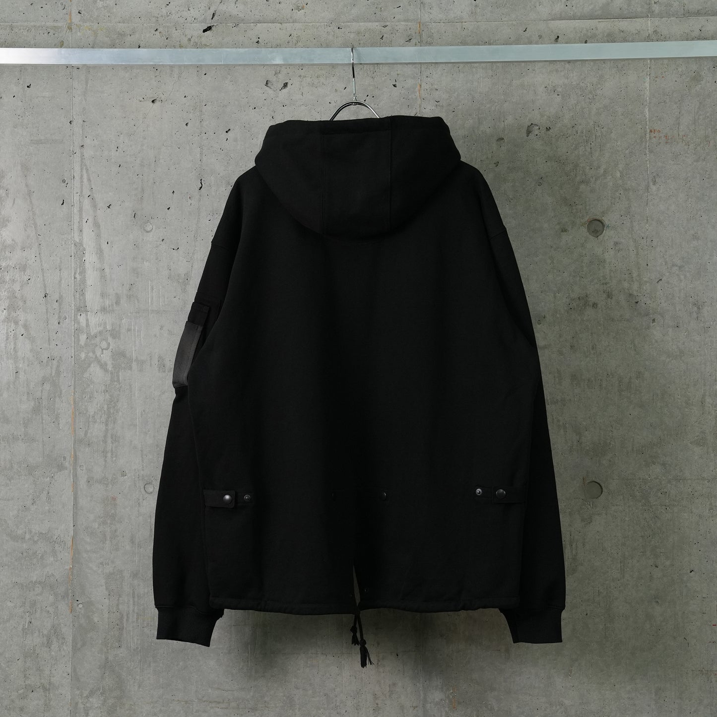 SUN-BLEACHED FISHTAIL HOODIE / BLACK