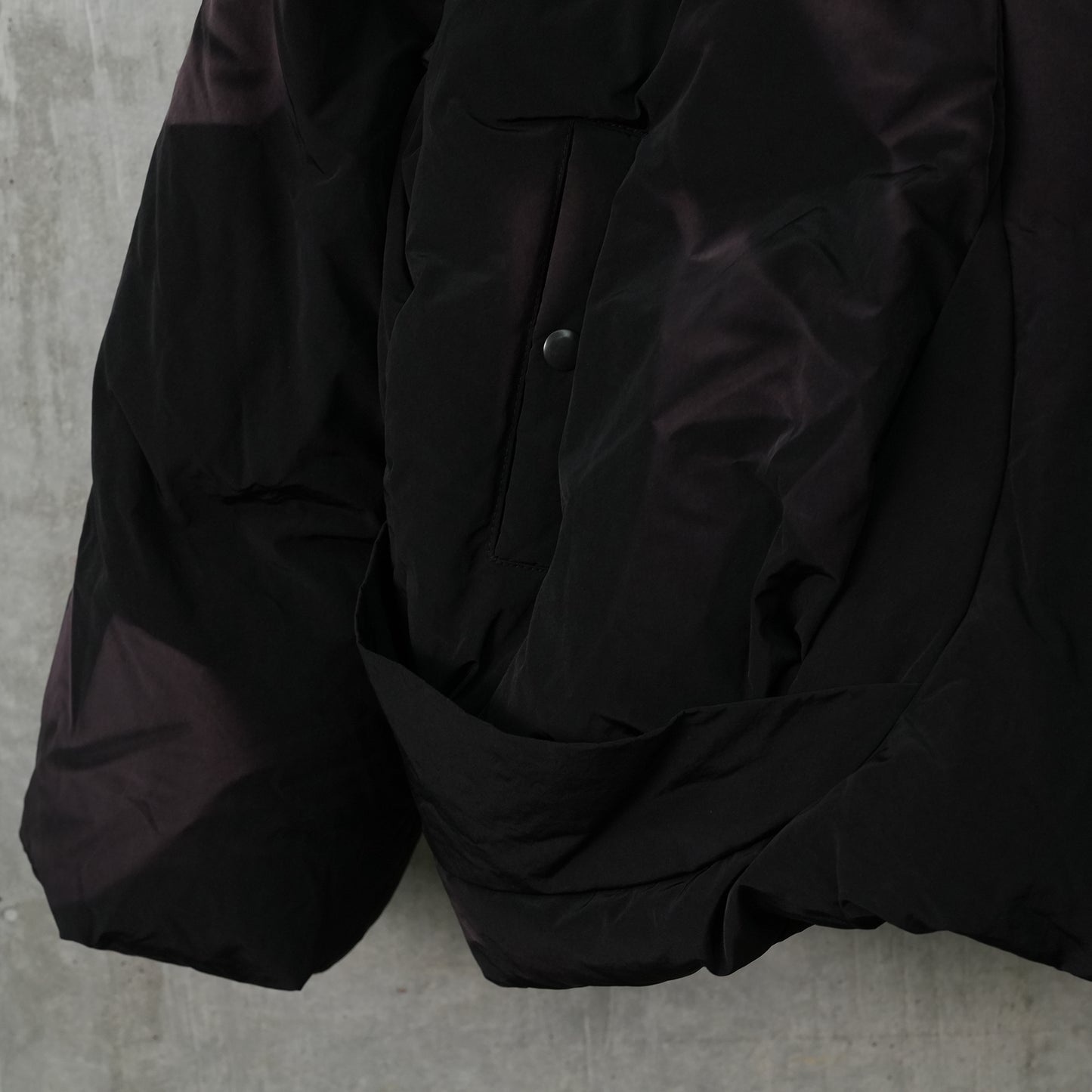 SUN-BLEACHED TWISTED DOWN JACKET / BLACK