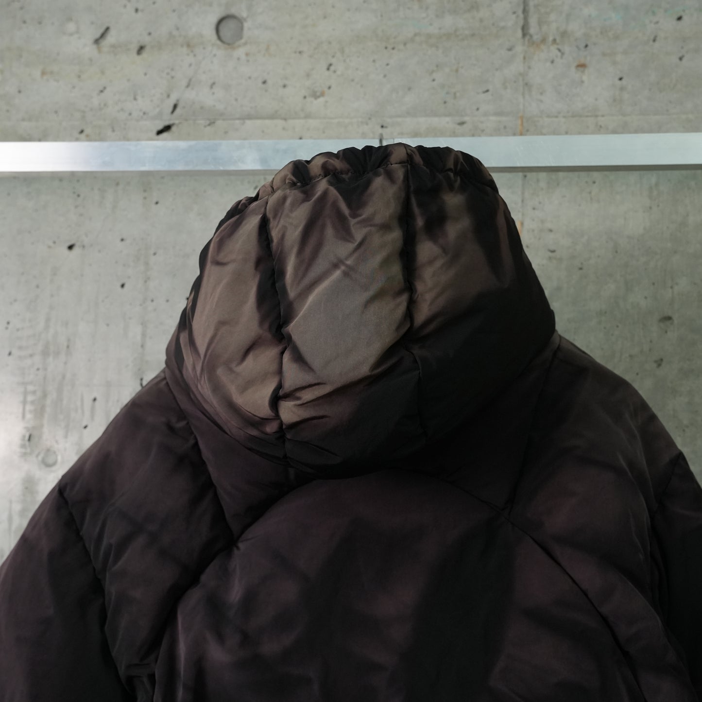 SUN-BLEACHED TWISTED DOWN JACKET / BLACK