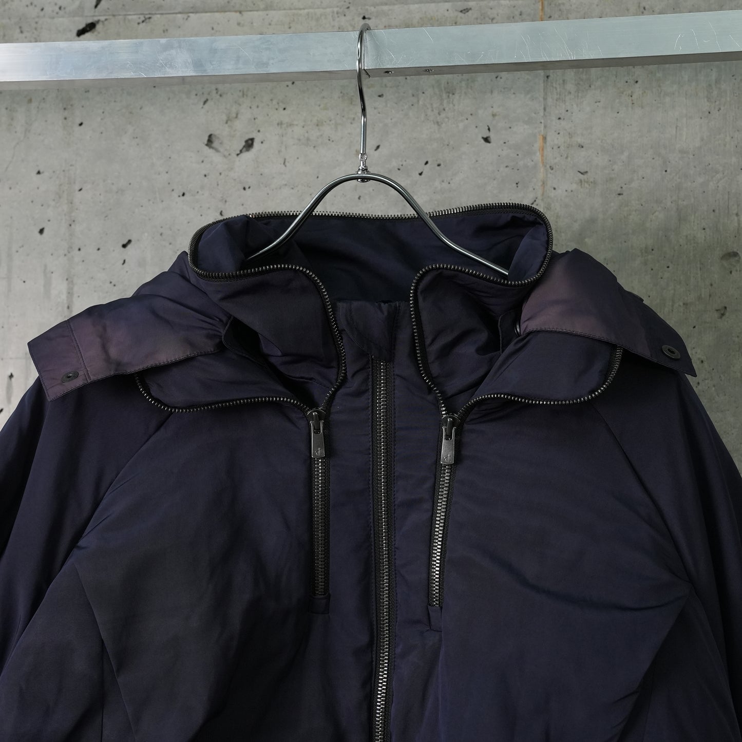 SUN-BLEACHED DOUBLE-ZIP HOOD DOWN JACKET / NAVY