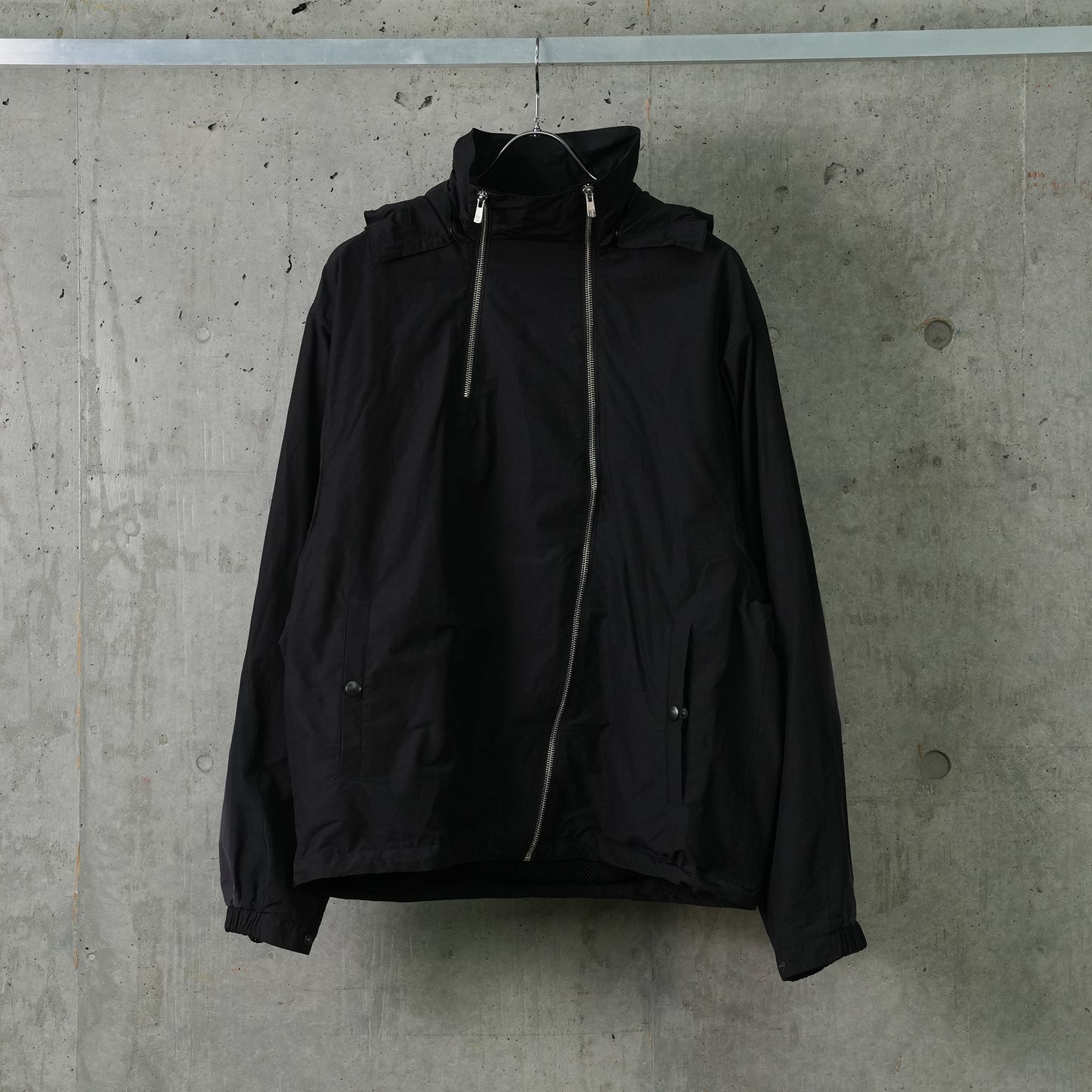 SUN-BLEACHED DOUBLE ZIPPER ANORAK / BLACK