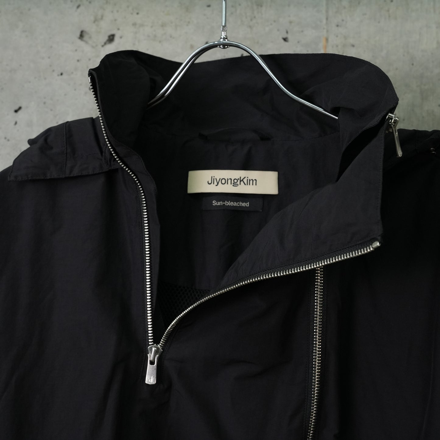 SUN-BLEACHED DOUBLE ZIPPER ANORAK / BLACK