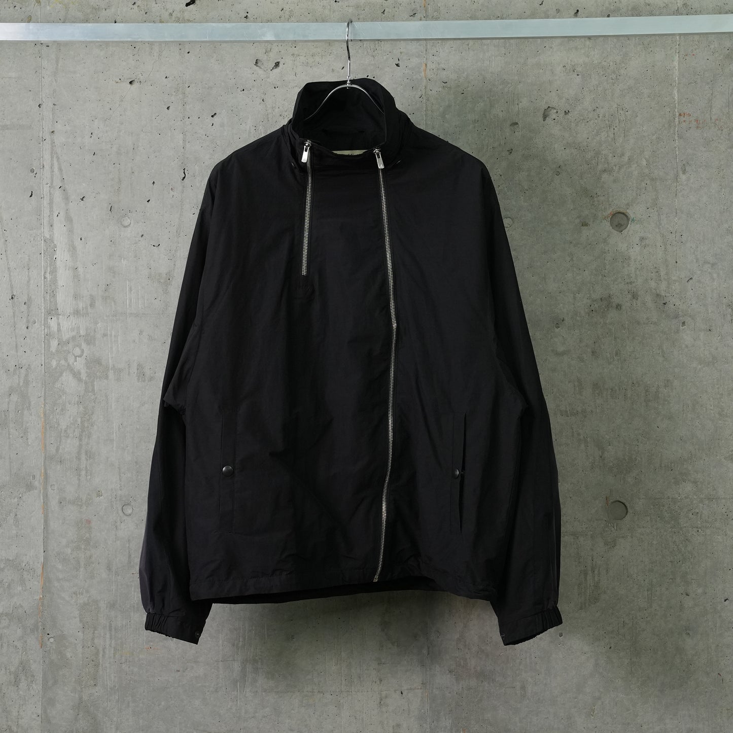 SUN-BLEACHED DOUBLE ZIPPER ANORAK / BLACK