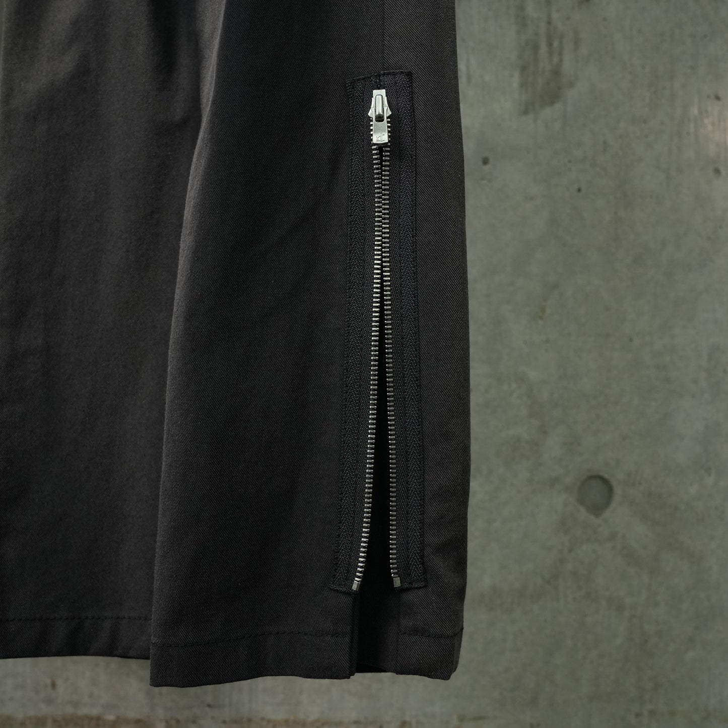 SUN-BLEACHED DRAPED POCKET TROUSERS / BLACK