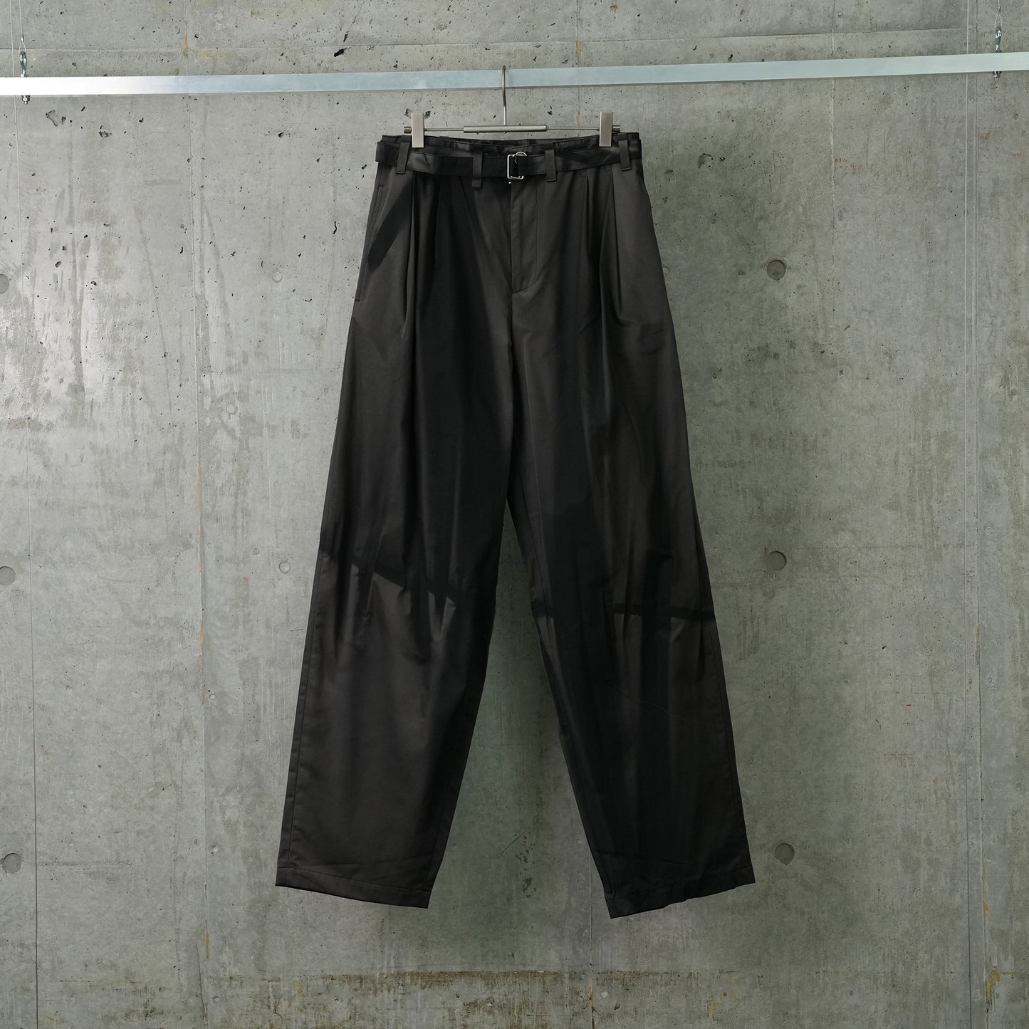 SUN-BLEACHED BELTED WIDE TROUSERS / BLACK