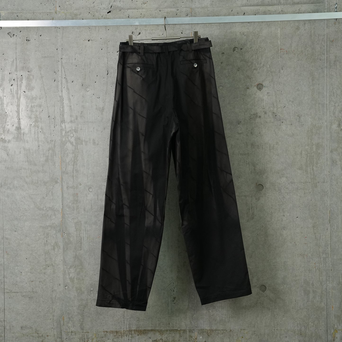 SUN-BLEACHED BELTED WIDE TROUSERS / BLACK