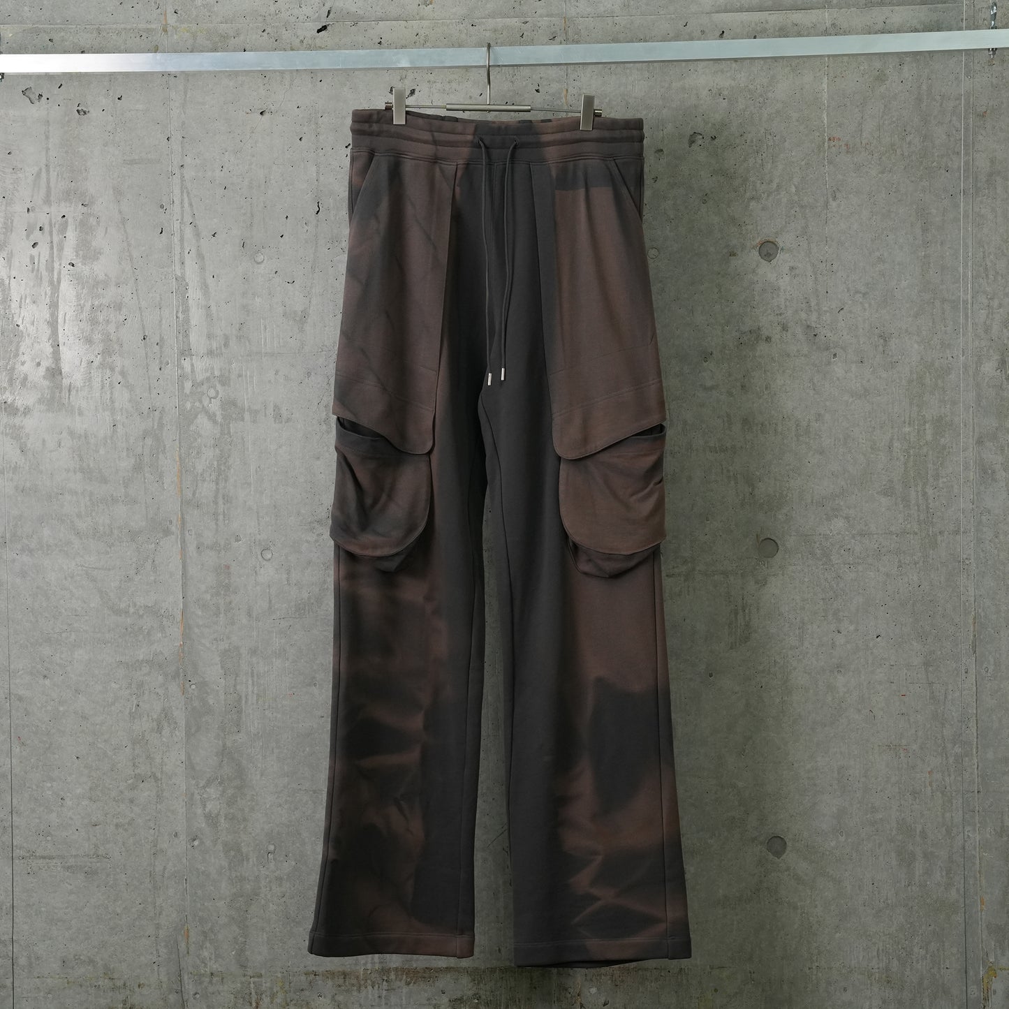 SUN-BLEACHED DRAPED POCKET SWEATPANTS / GREY