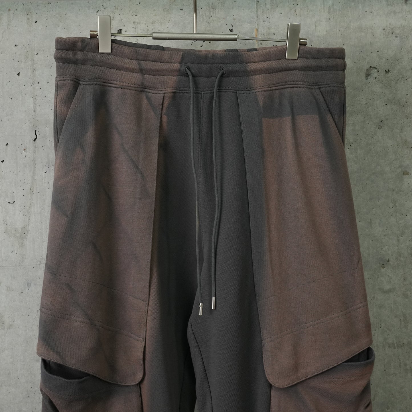 SUN-BLEACHED DRAPED POCKET SWEATPANTS / GREY