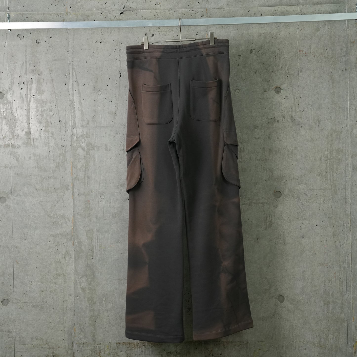 SUN-BLEACHED DRAPED POCKET SWEATPANTS / GREY