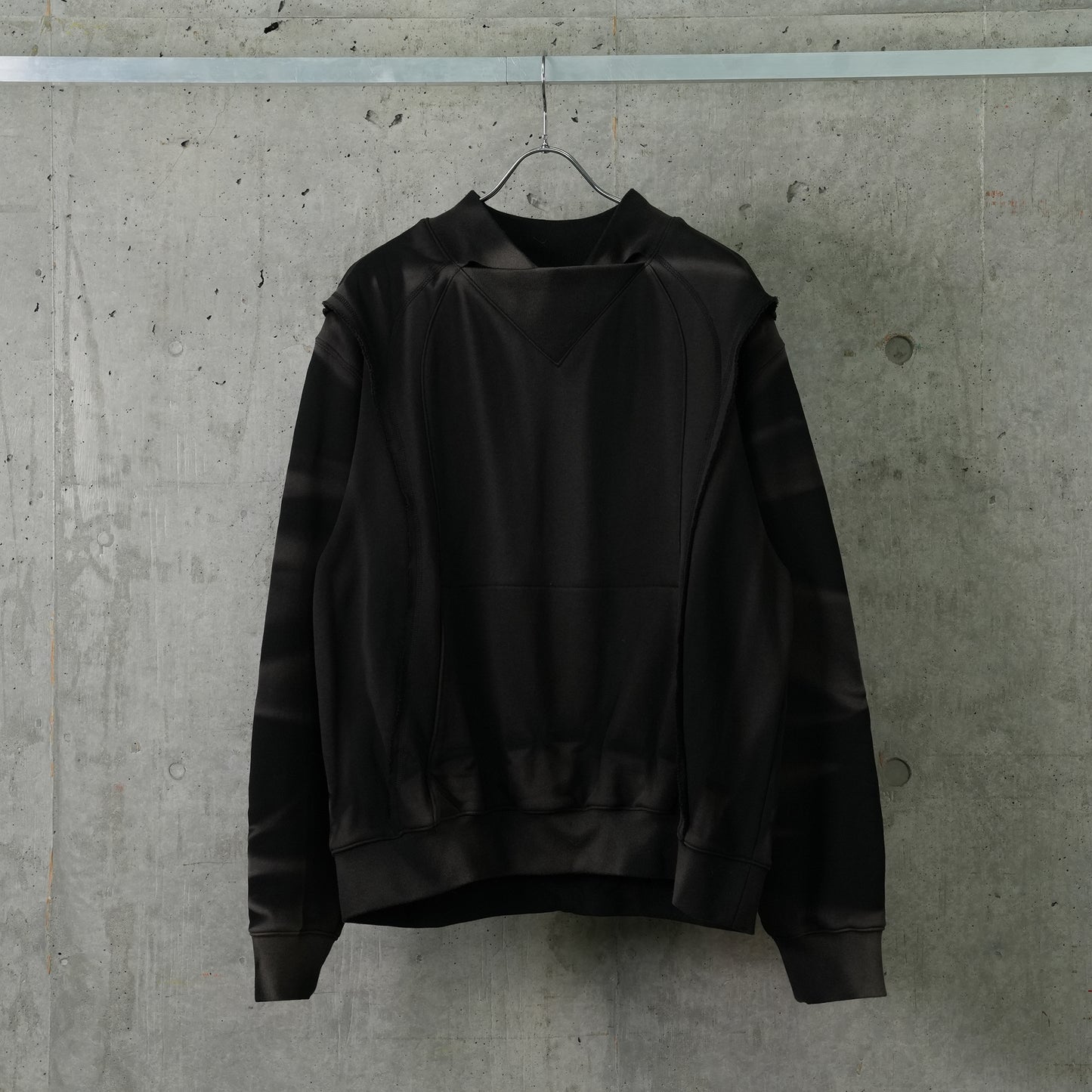 SUN-BLEACHED TWISTED SWEATSHIRT / BLACK