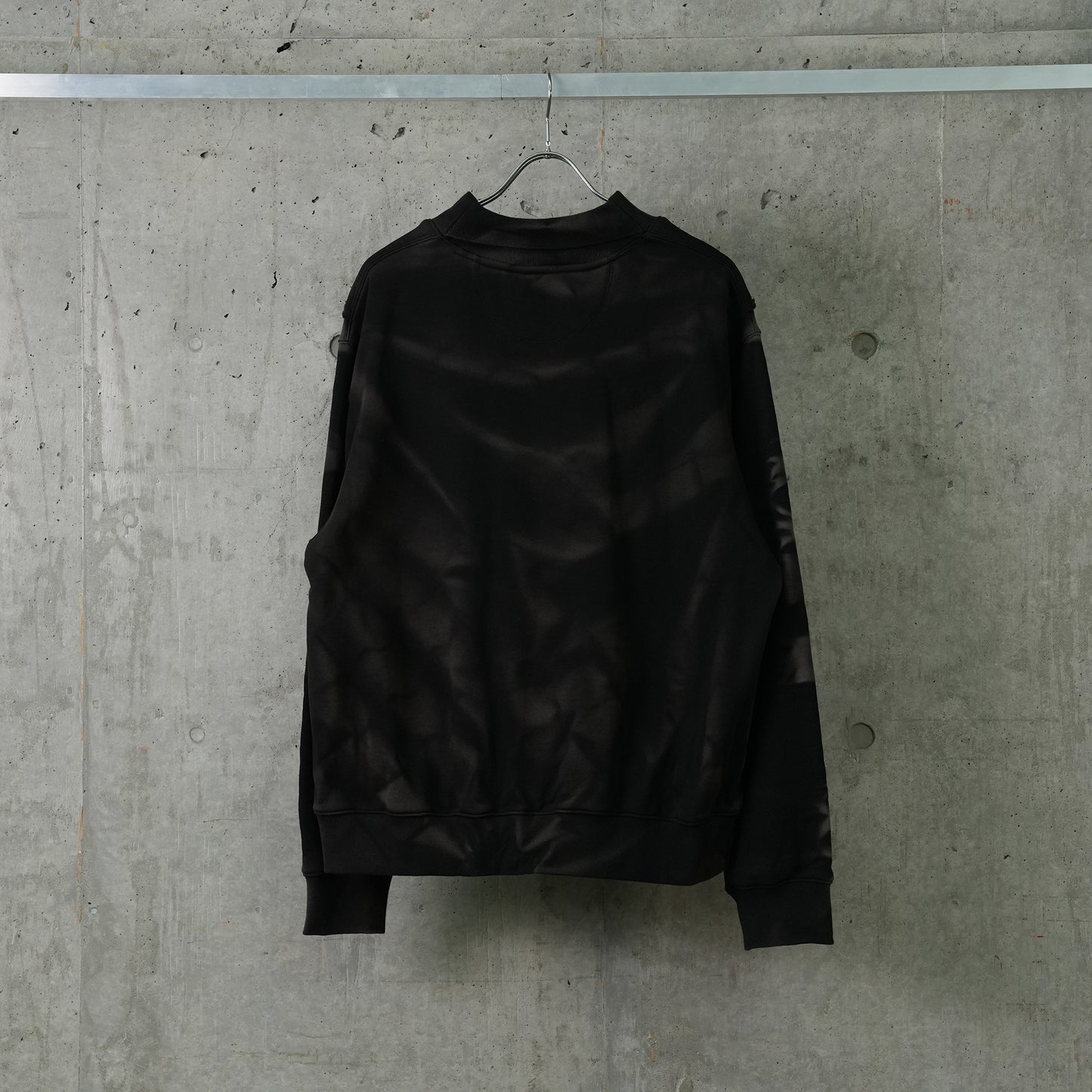 SUN-BLEACHED TWISTED SWEATSHIRT / BLACK