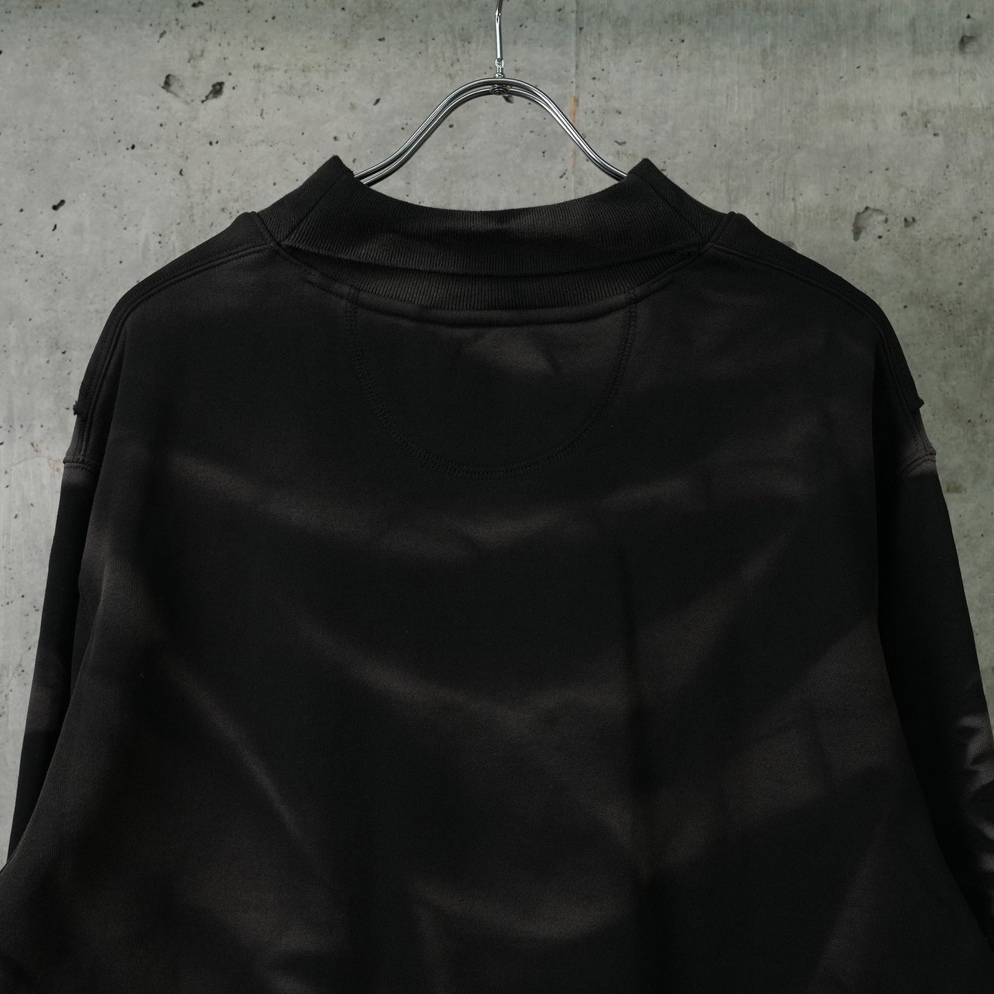 SUN-BLEACHED TWISTED SWEATSHIRT / BLACK