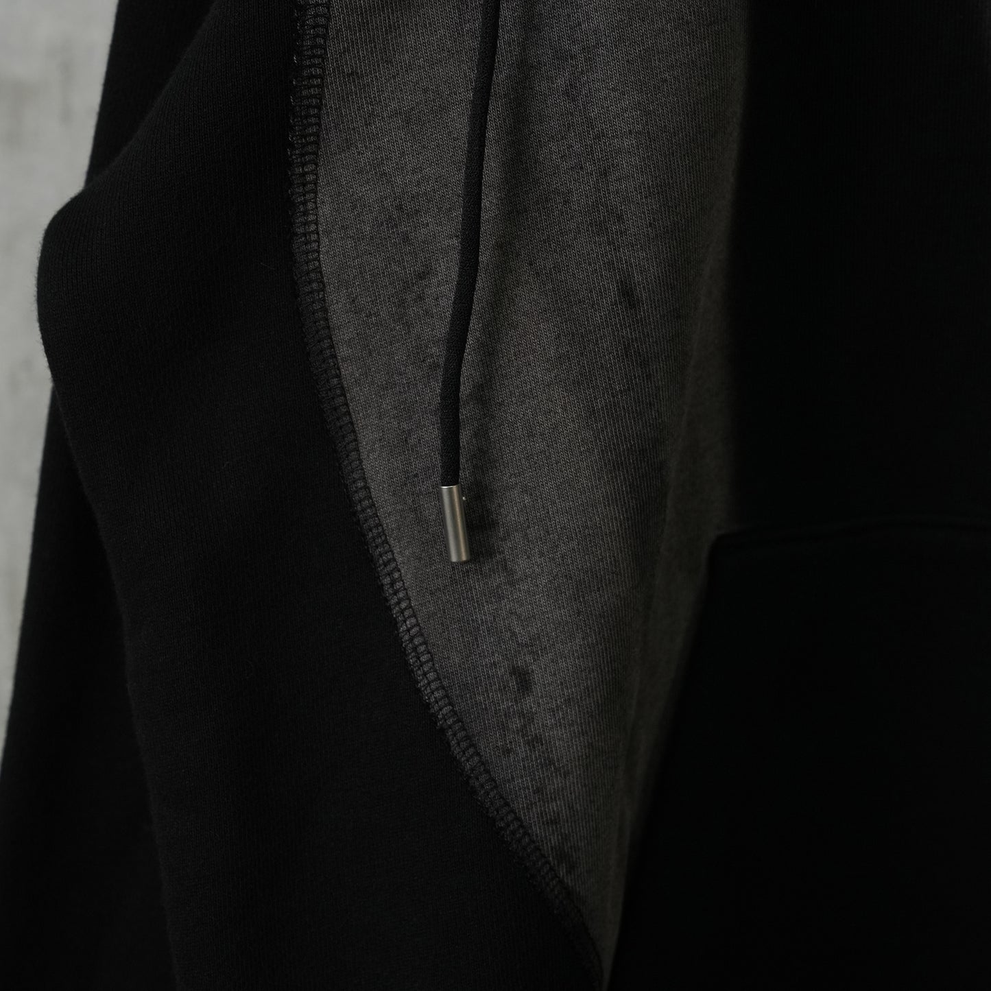 SUN-BLEACHED SUN HOODIE / BLACK