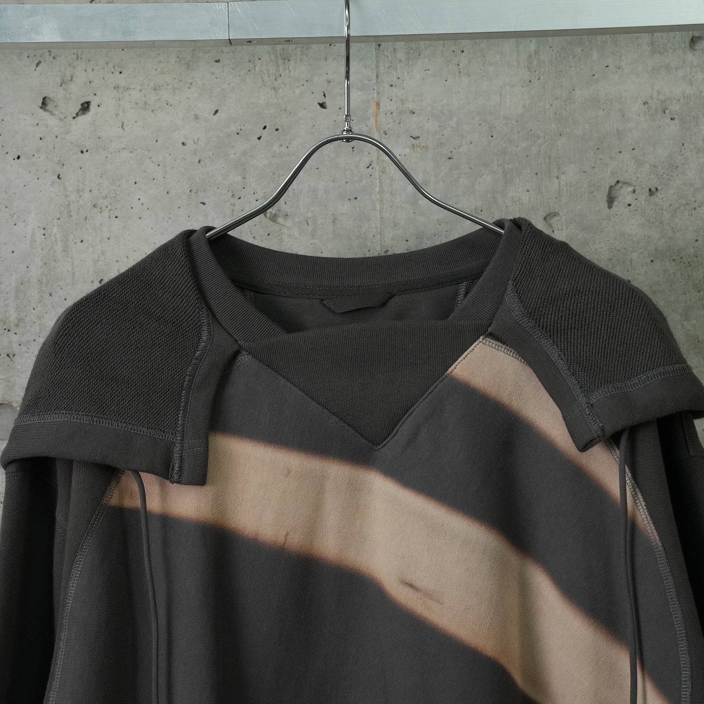 SUN-BLEACHED SUN HOODIE / GREY