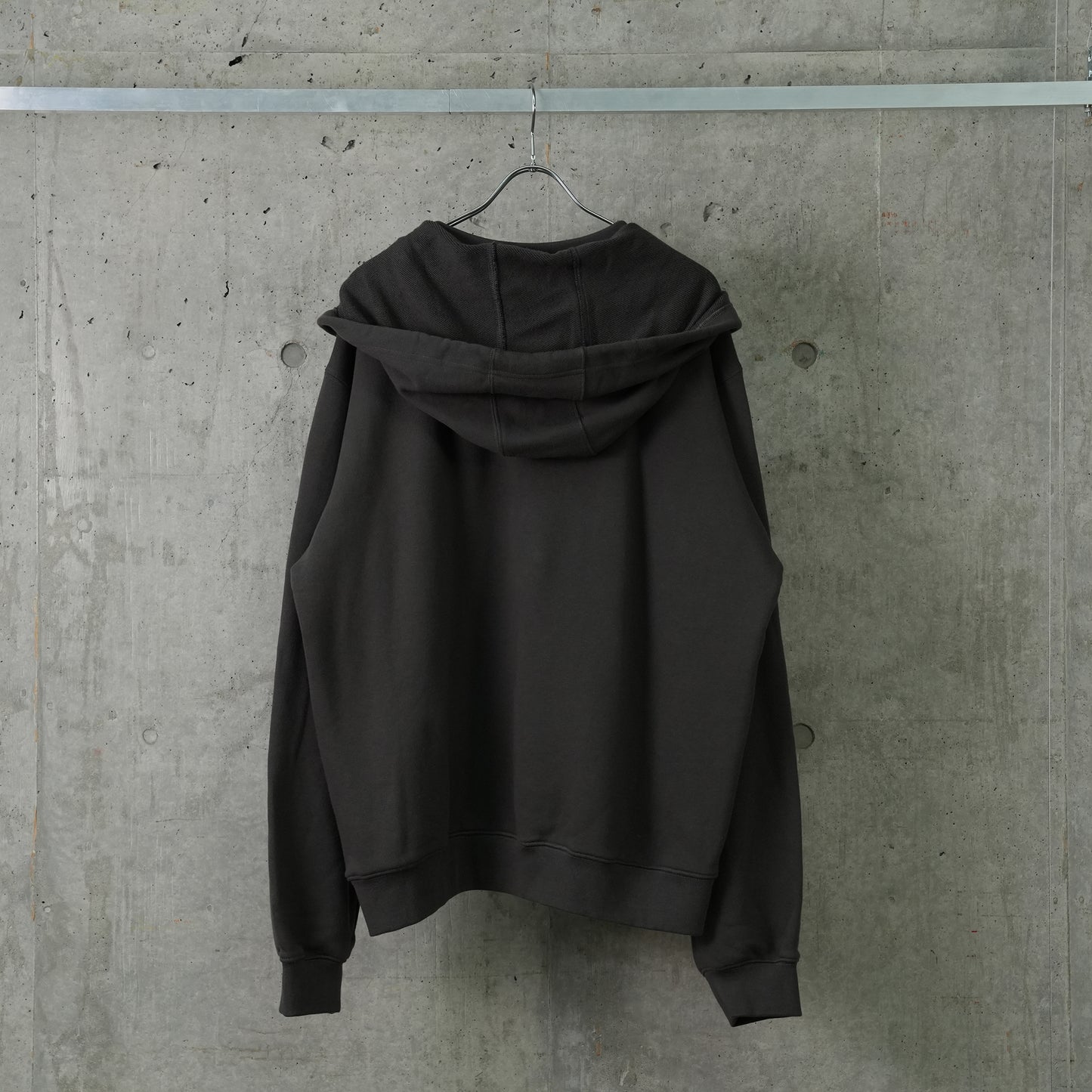 SUN-BLEACHED SUN HOODIE / GREY