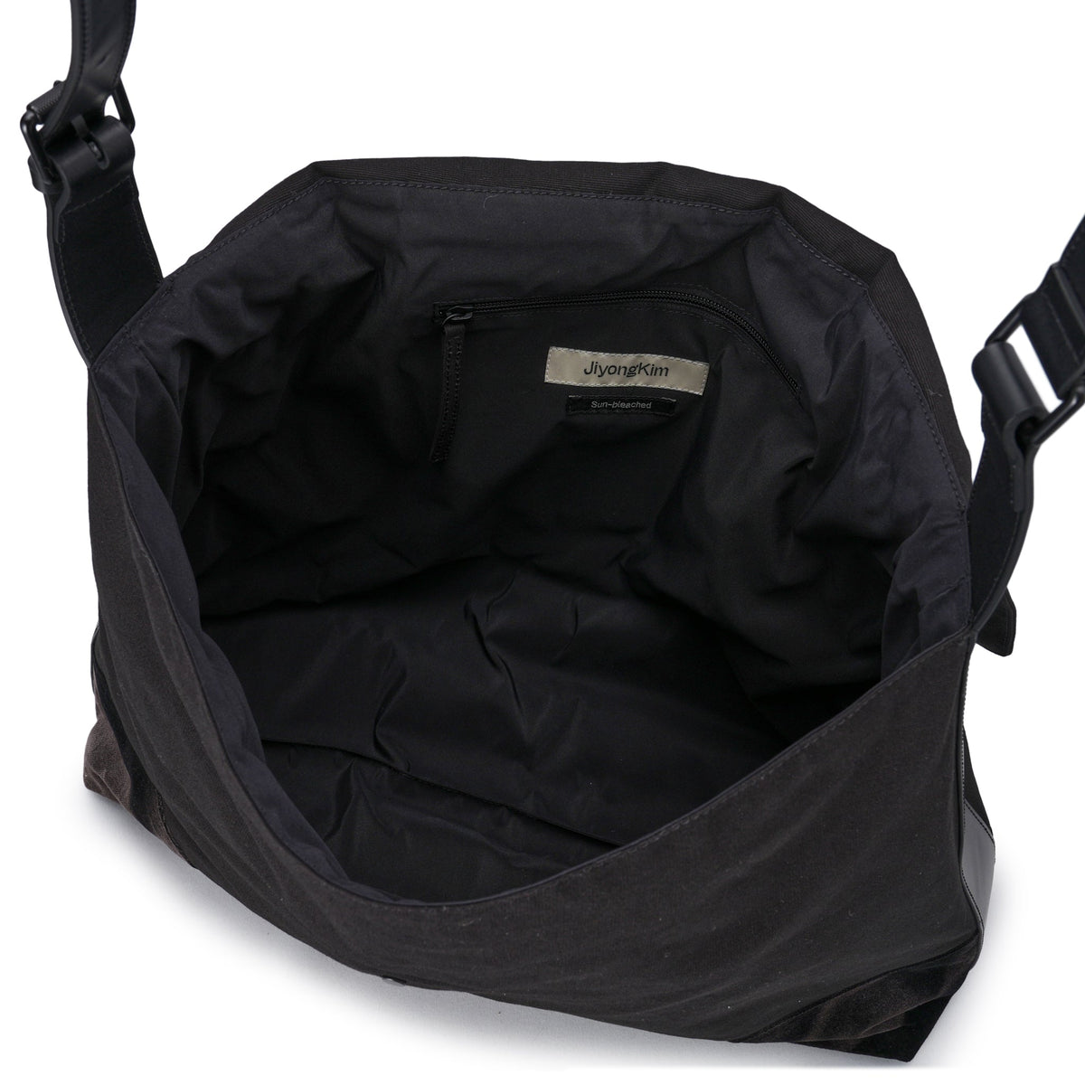 SUN-BLEACHED LEATHER STRAP BAG / BLACK