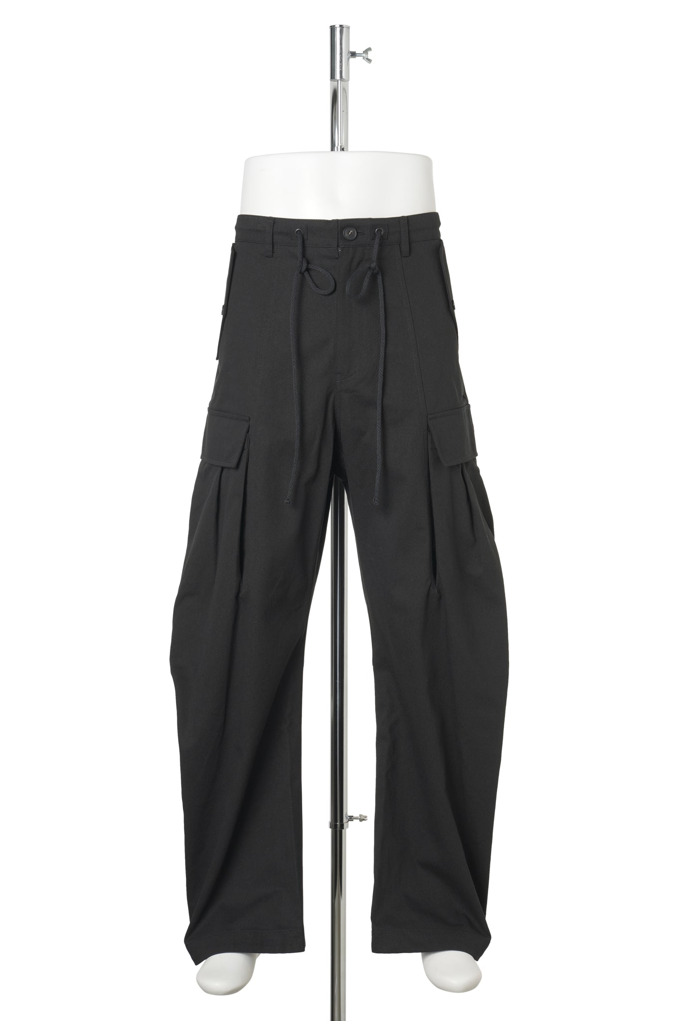 MULTI POCKET CURVED TROUSERS / BLACK
