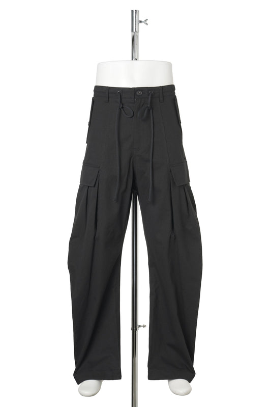 MULTI POCKET CURVED TROUSERS / BLACK