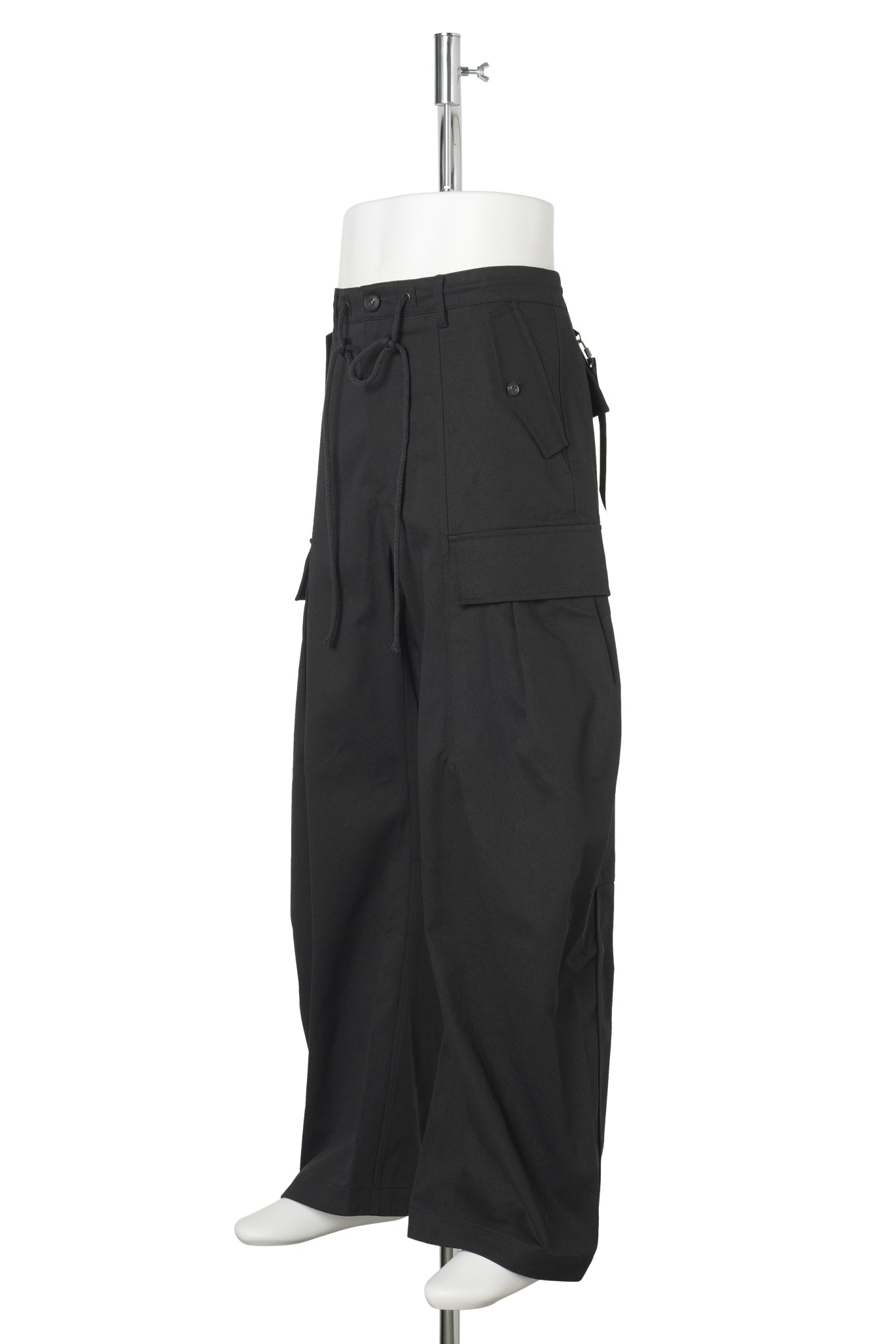MULTI POCKET CURVED TROUSERS / BLACK